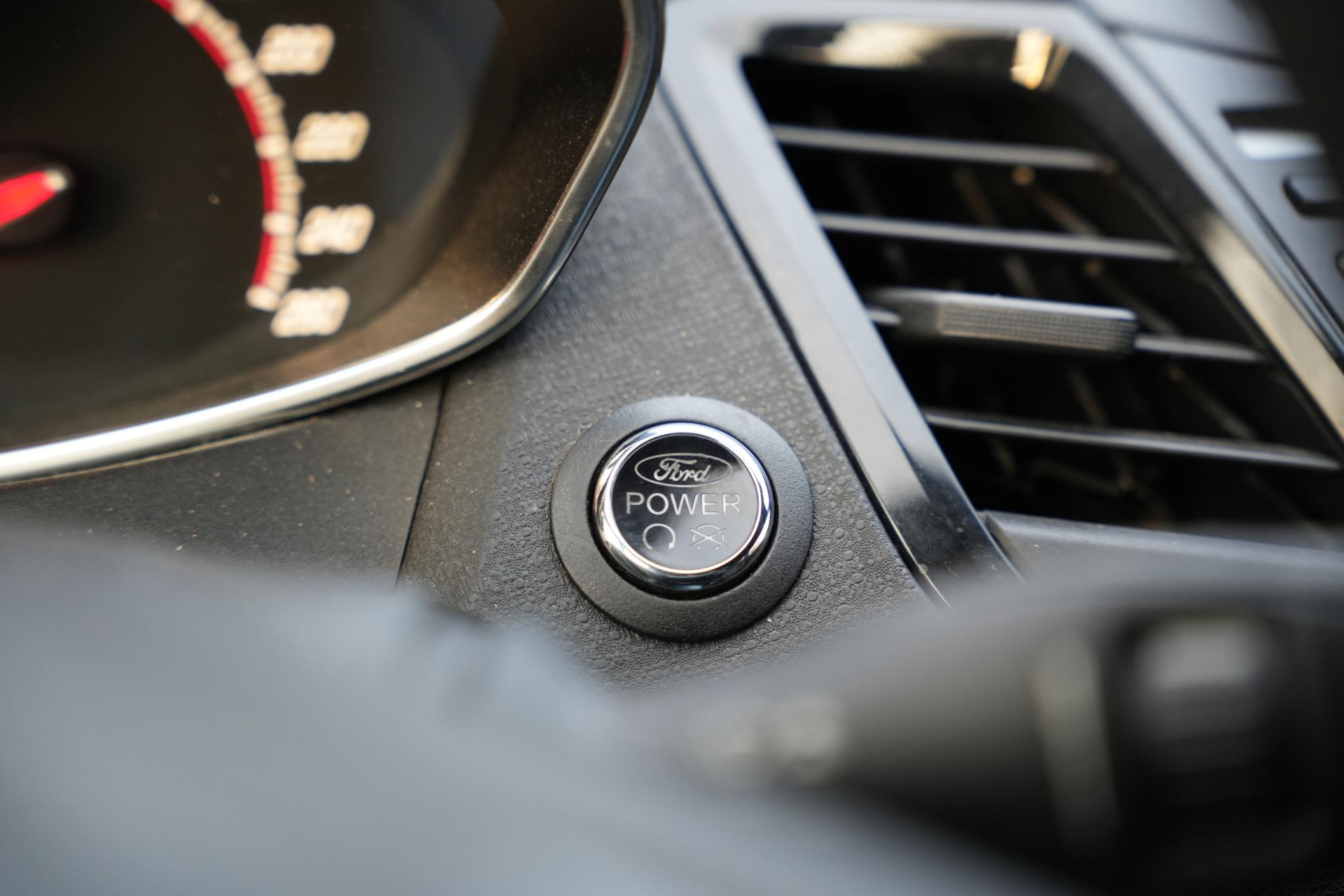 Ford Fiesta 1.6 ST2 2014 Frozen White (Pn3gz) 24