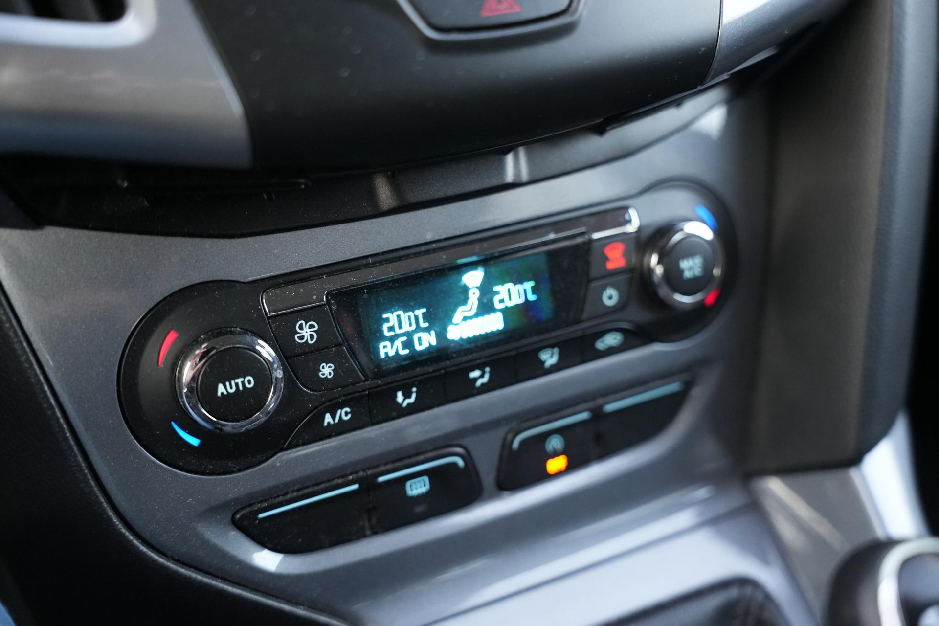 Ford Focus 1.0 EcoBoost Titanium 2013  17