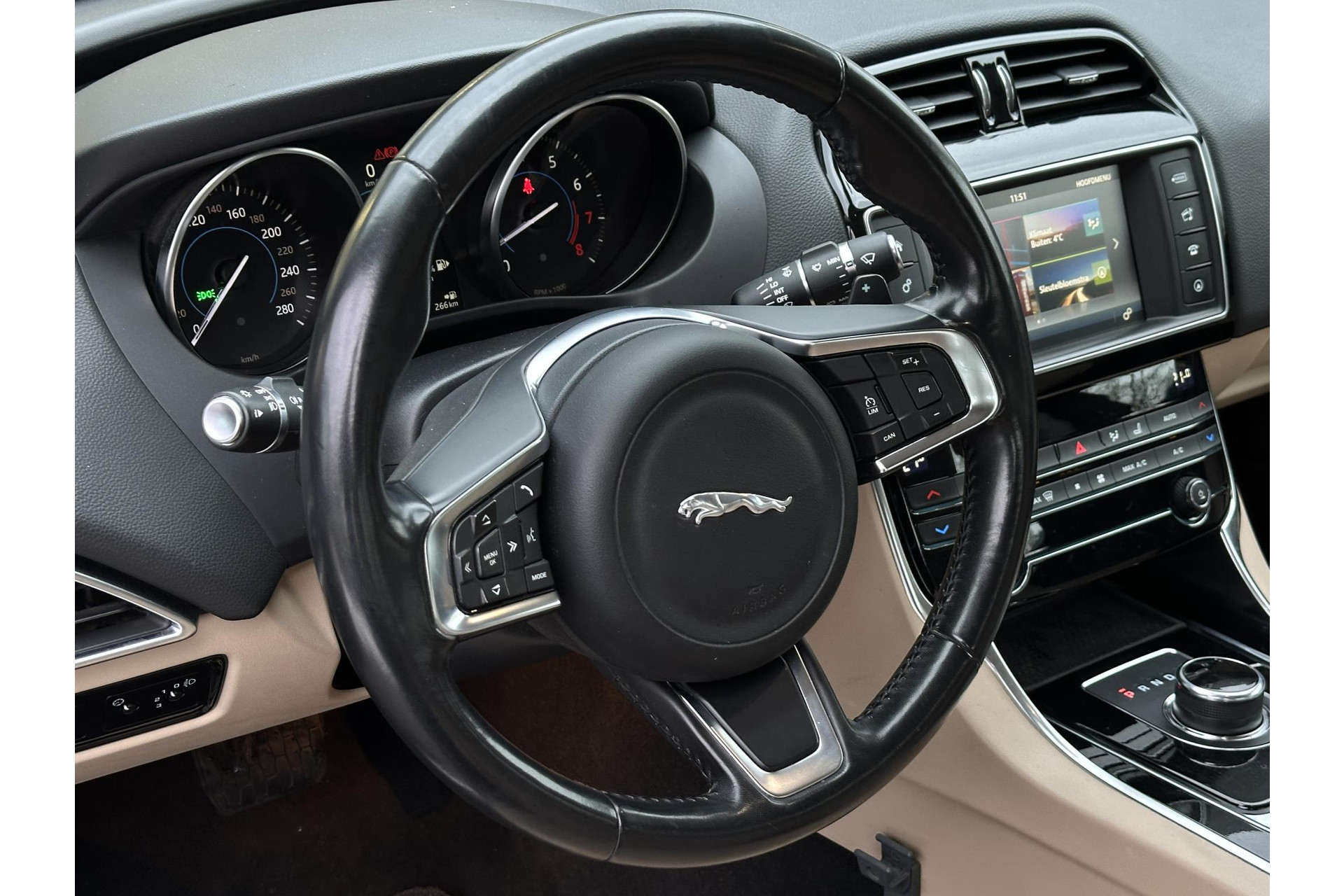 Jaguar XE 2.0 Prestige Pro Edition 2018 Ebony black-JBC1807 (1AT) 14