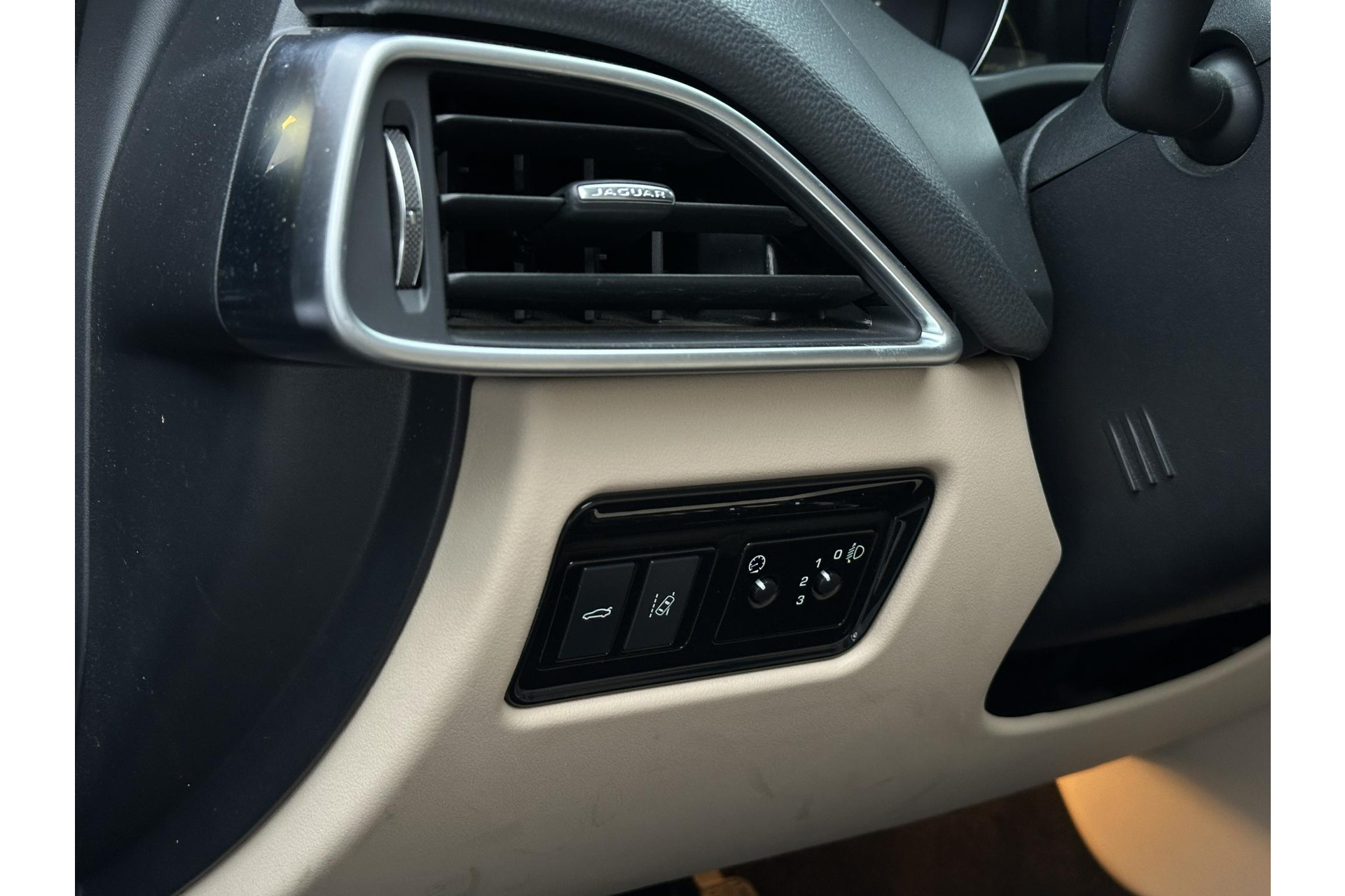 Jaguar XE 2.0 Prestige Pro Edition 2018 Ebony black-JBC1807 (1AT) 15