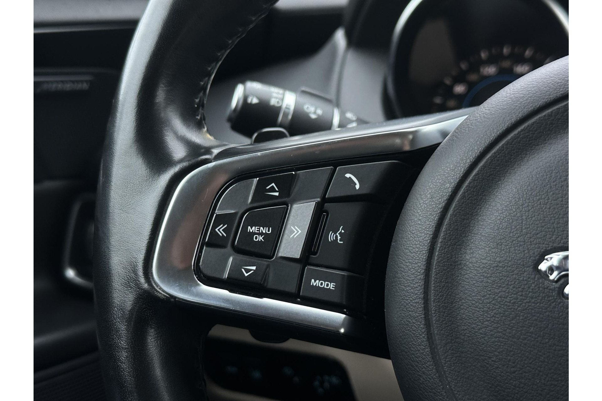 Jaguar XE 2.0 Prestige Pro Edition 2018 Ebony black-JBC1807 (1AT) 18