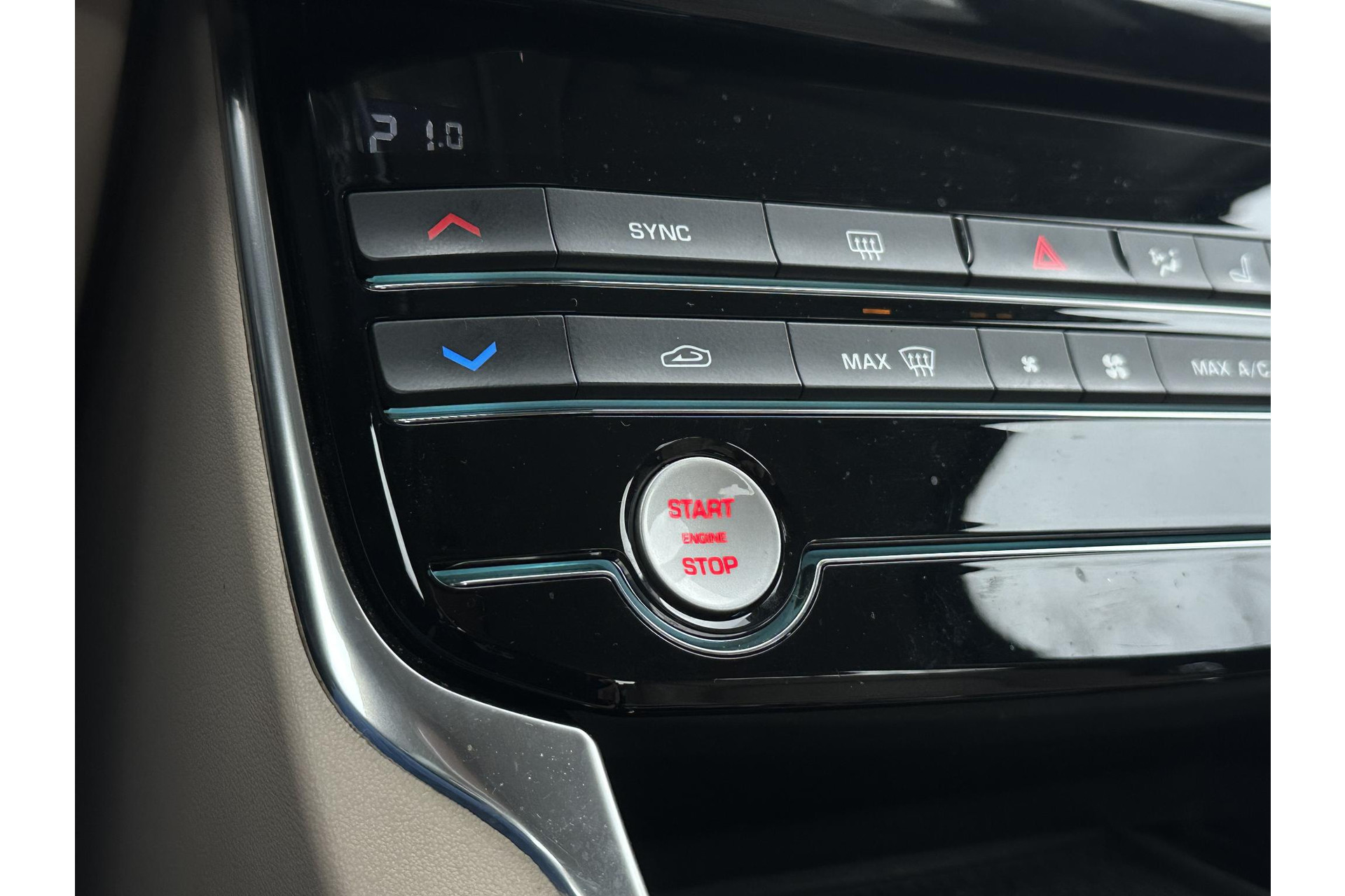 Jaguar XE 2.0 Prestige Pro Edition 2018 Ebony black-JBC1807 (1AT) 25