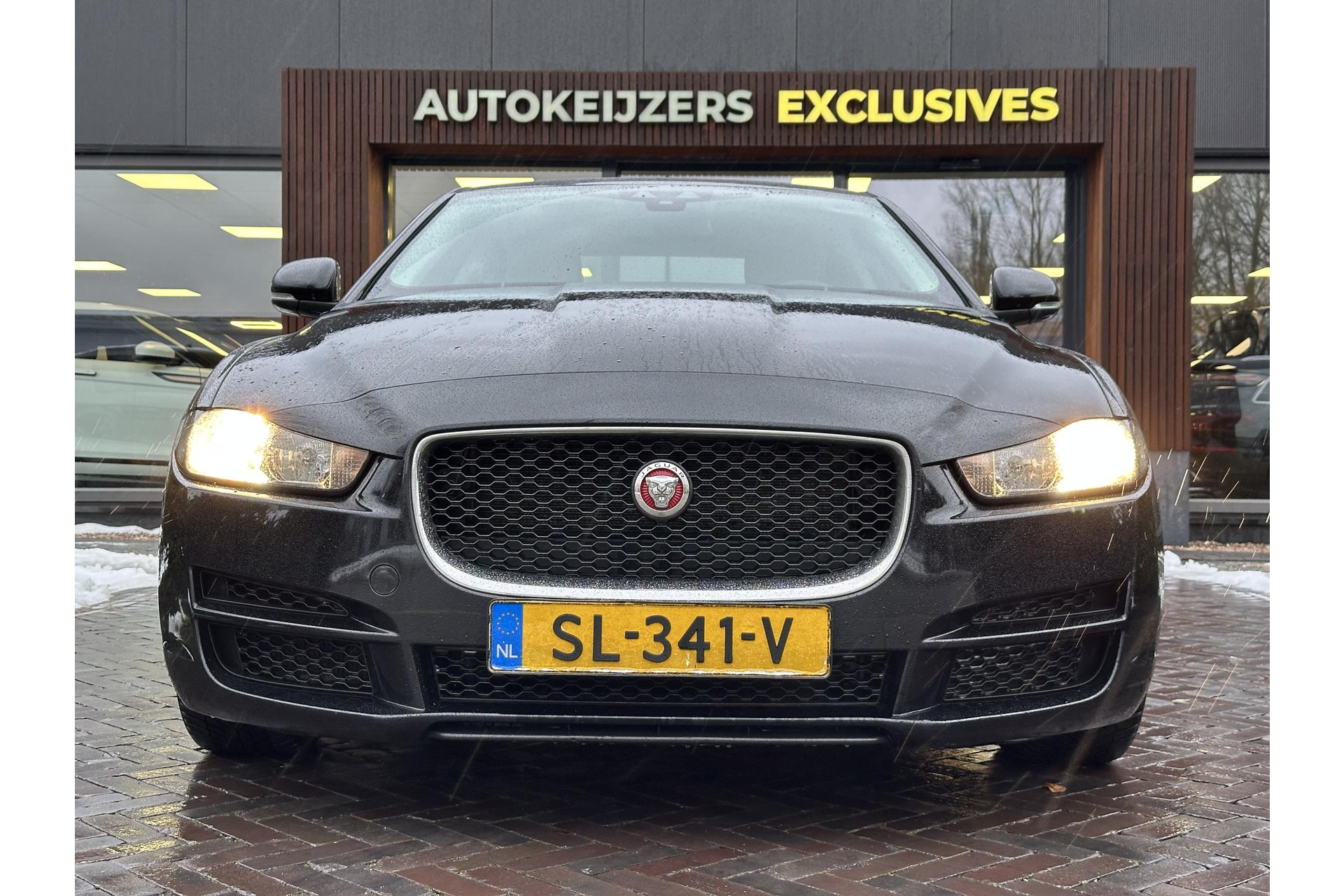 Jaguar XE 2.0 Prestige Pro Edition 2018 Ebony black-JBC1807 (1AT) 3