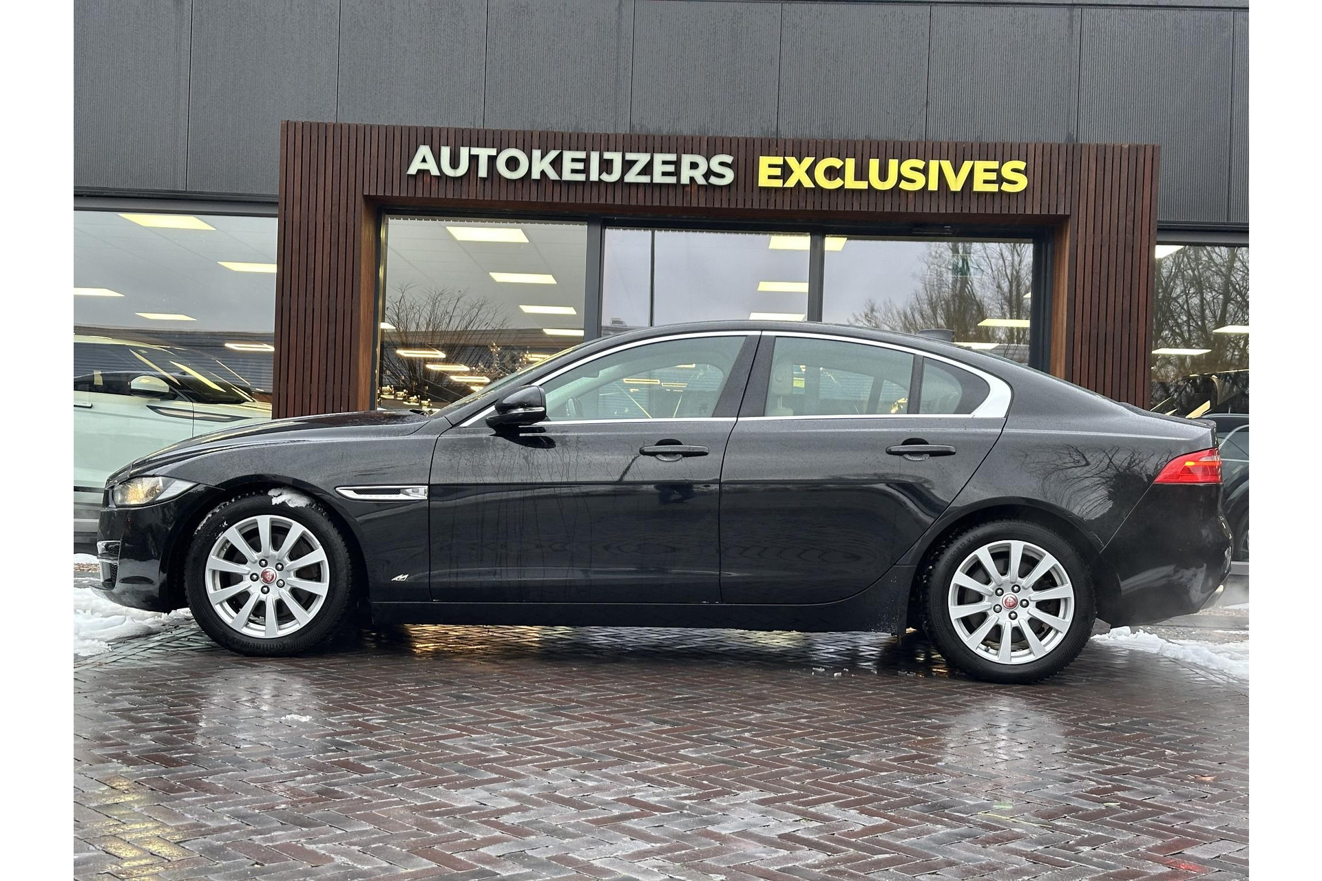 Jaguar XE 2.0 Prestige Pro Edition 2018 Ebony black-JBC1807 (1AT) 6