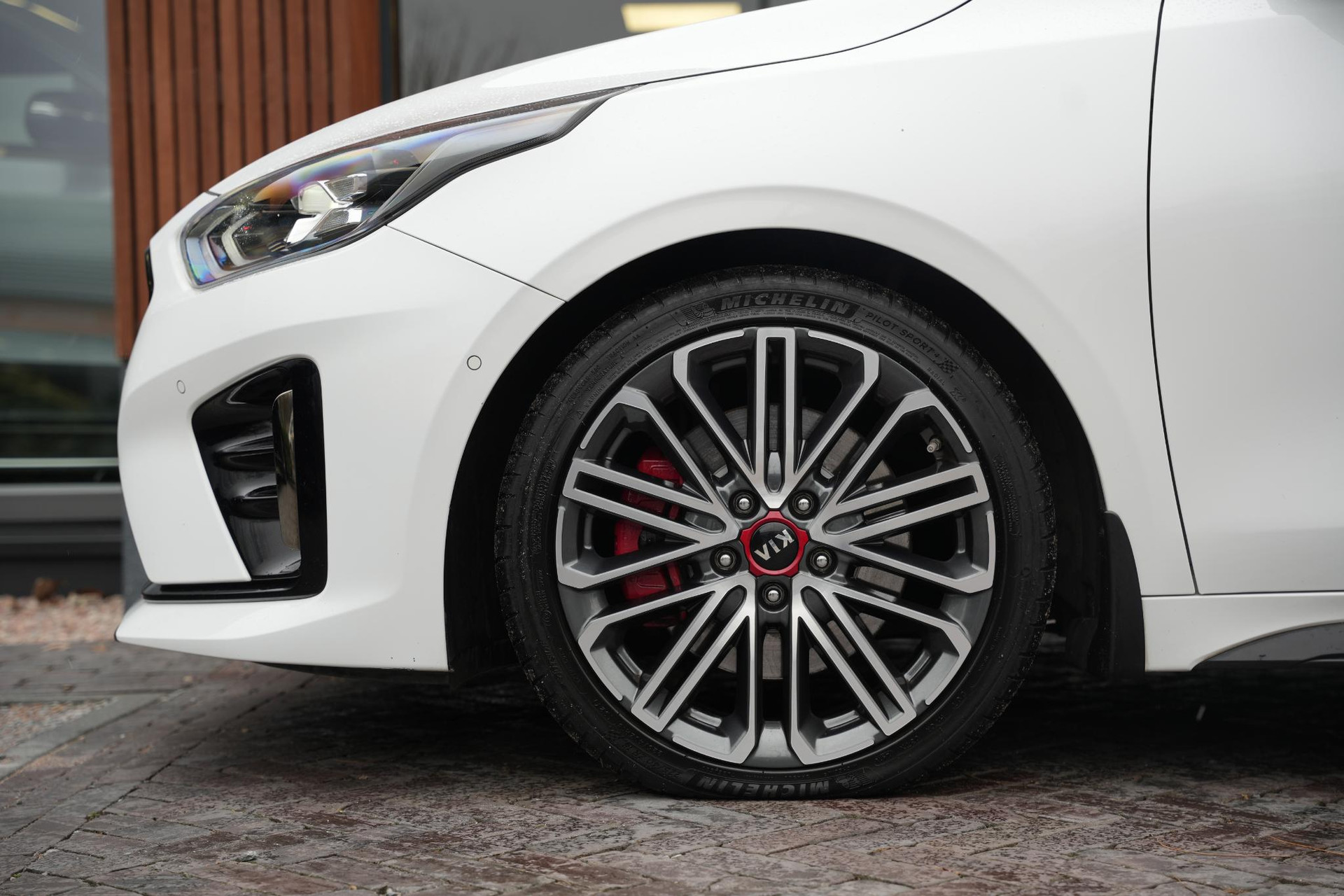 Kia ProCeed 1.6 T-GDi GT 2019 Deluxe White Pearl (HW2) 12