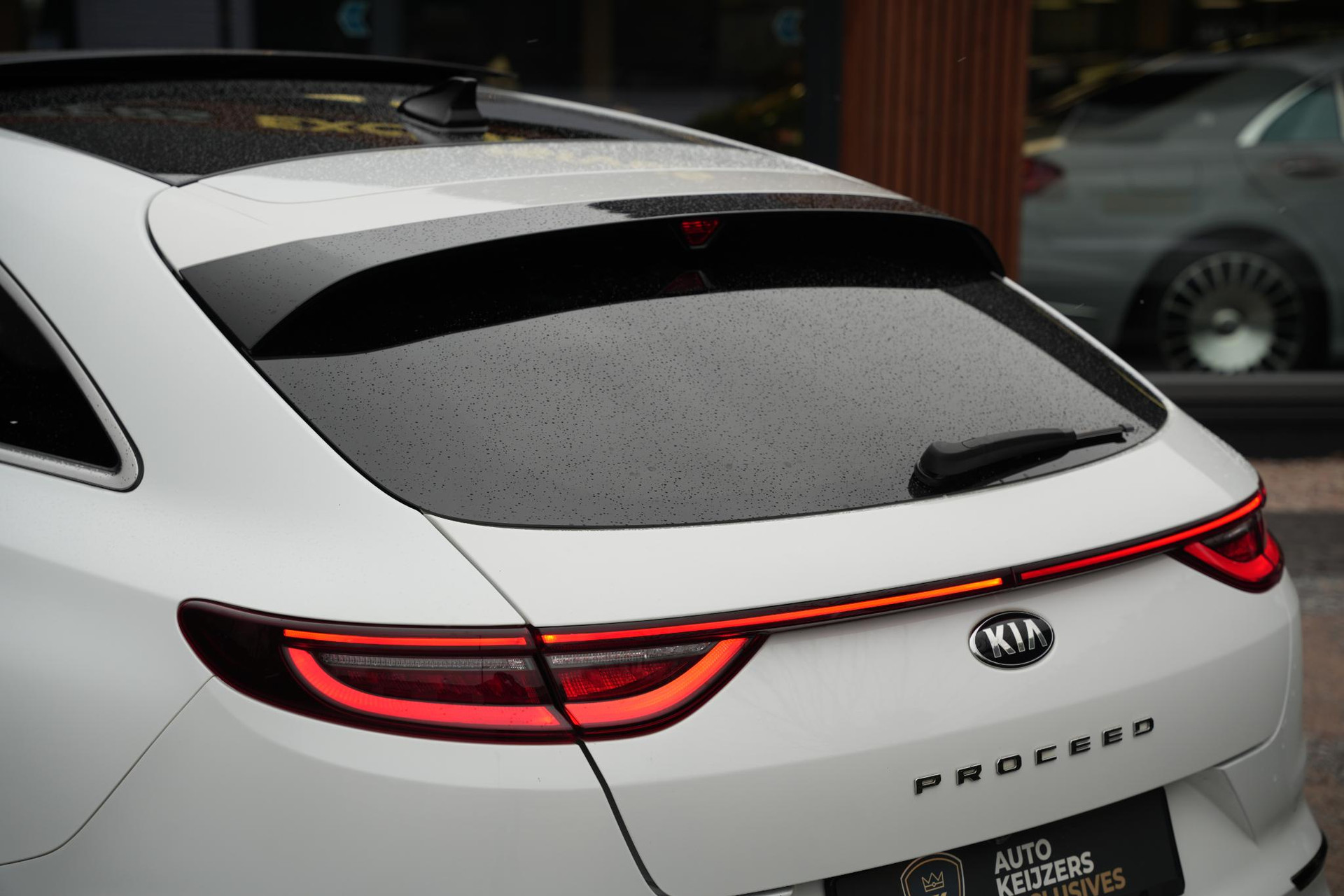 Kia ProCeed 1.6 T-GDi GT 2019 Deluxe White Pearl (HW2) 13