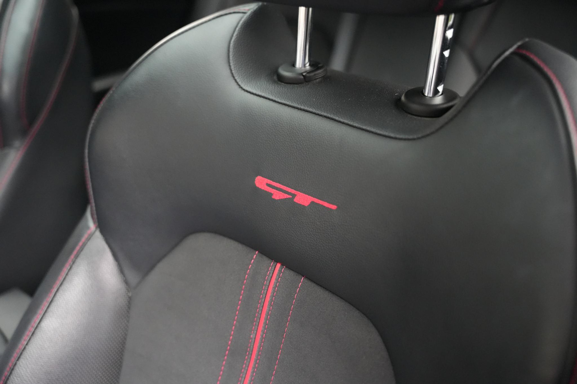 Kia ProCeed 1.6 T-GDi GT 2019 Deluxe White Pearl (HW2) 22