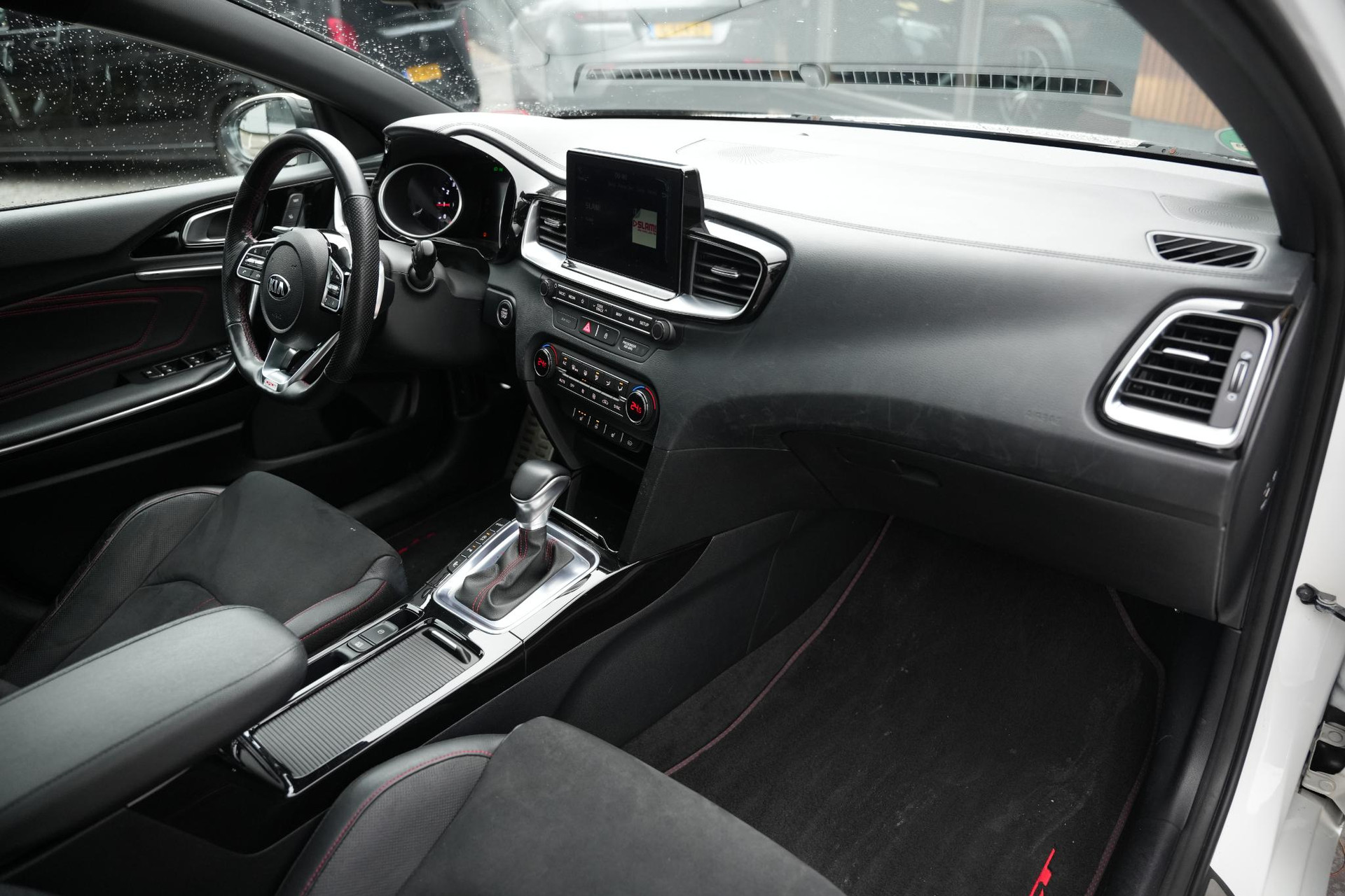 Kia ProCeed 1.6 T-GDi GT 2019 Deluxe White Pearl (HW2) 23