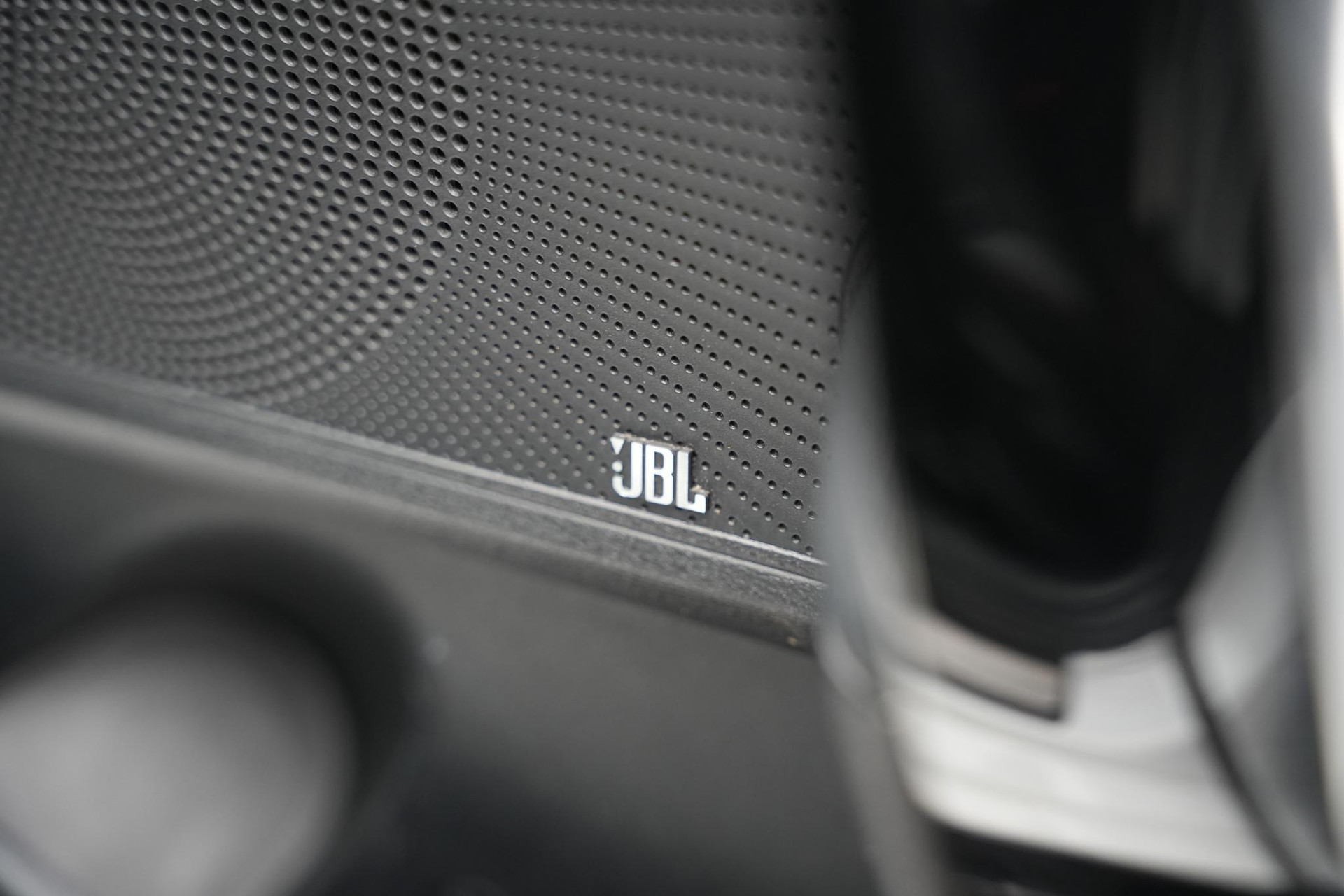 Kia ProCeed 1.6 T-GDi GT 2019 Deluxe White Pearl (HW2) 24