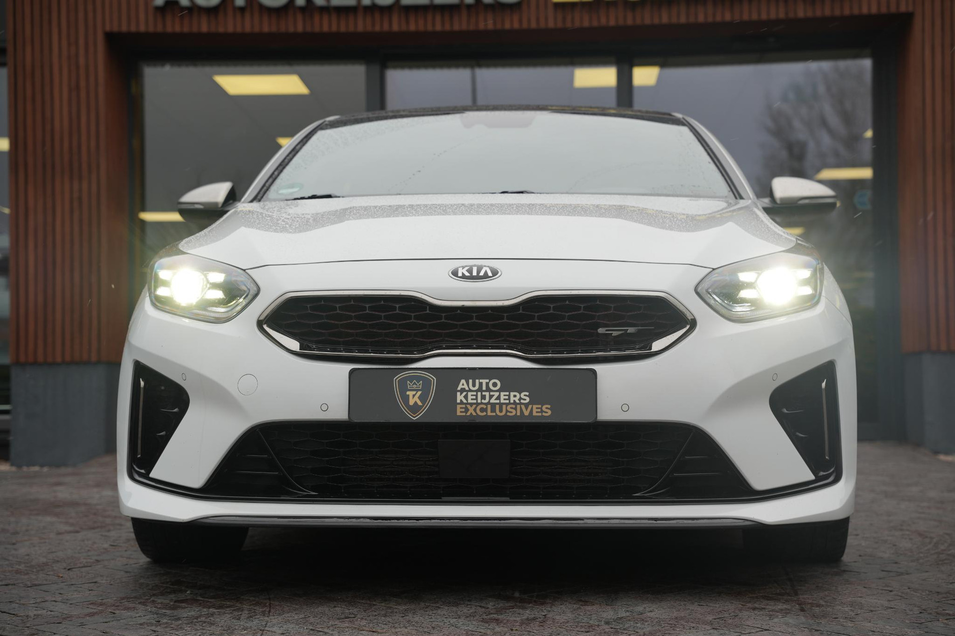 Kia ProCeed 1.6 T-GDi GT 2019 Deluxe White Pearl (HW2) 3