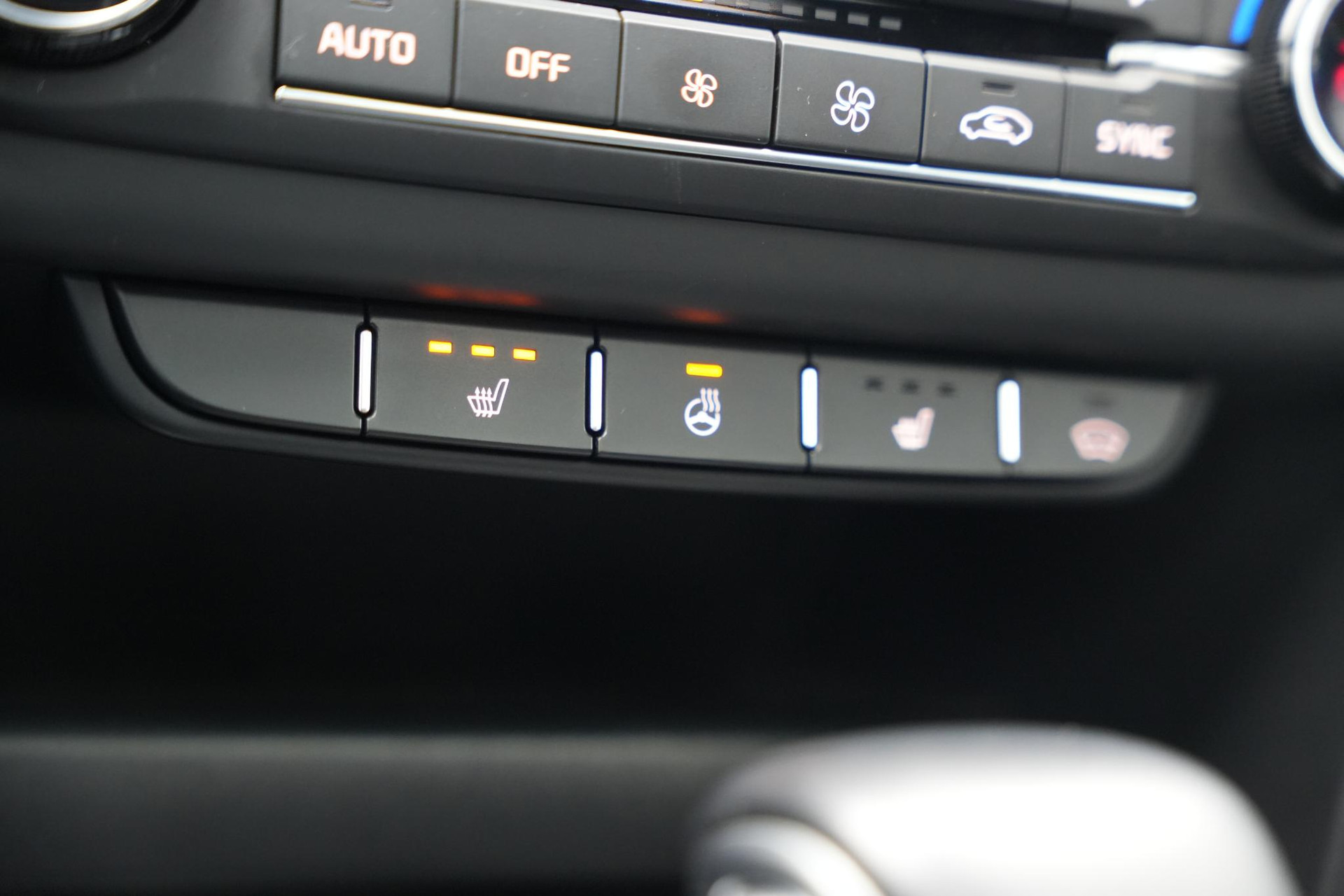 Kia ProCeed 1.6 T-GDi GT 2019 Deluxe White Pearl (HW2) 32