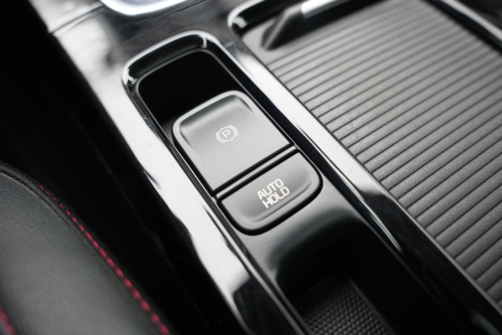 Kia ProCeed 1.6 T-GDi GT 2019 Deluxe White Pearl (HW2) 35