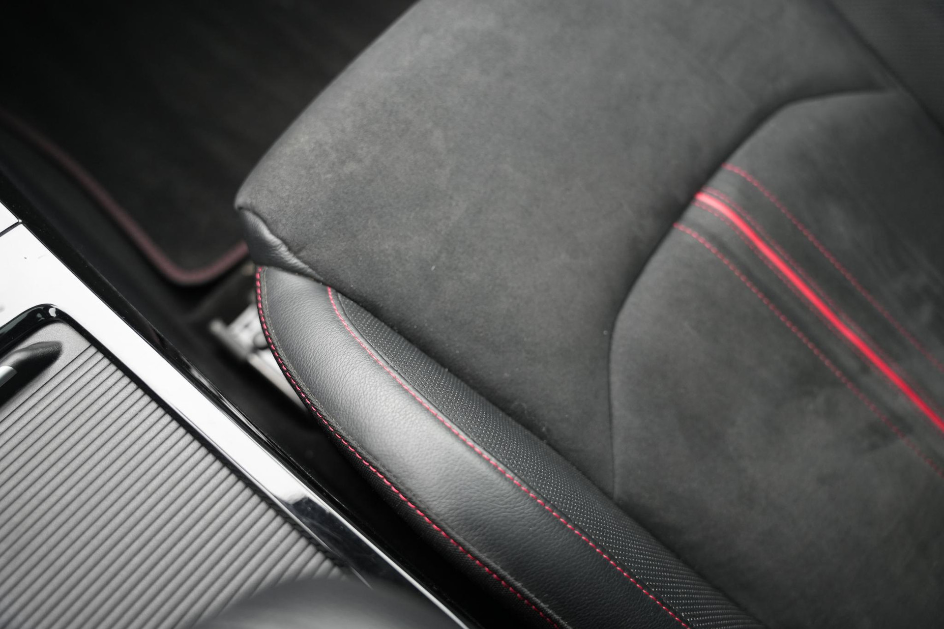 Kia ProCeed 1.6 T-GDi GT 2019 Deluxe White Pearl (HW2) 36