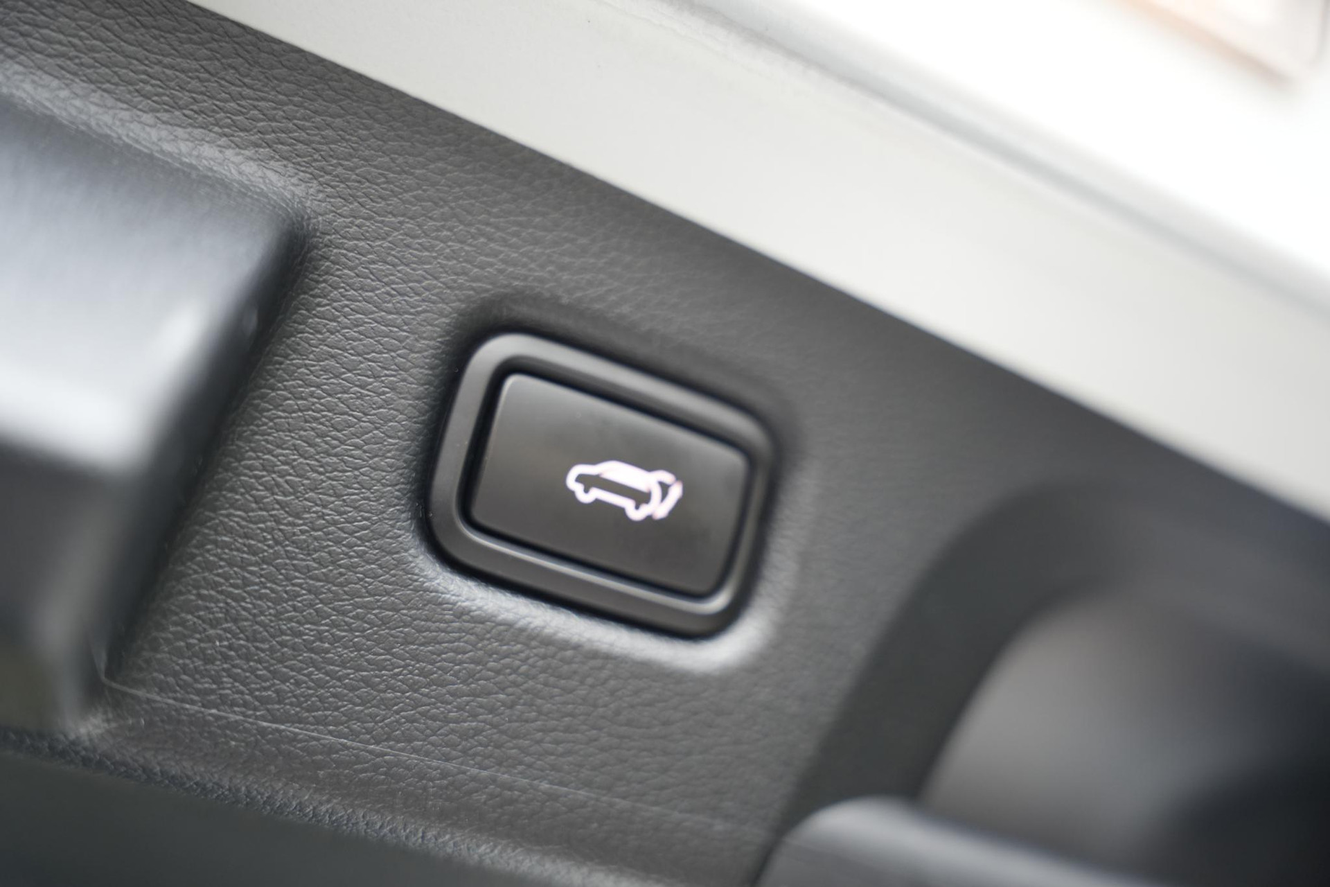 Kia ProCeed 1.6 T-GDi GT 2019 Deluxe White Pearl (HW2) 41