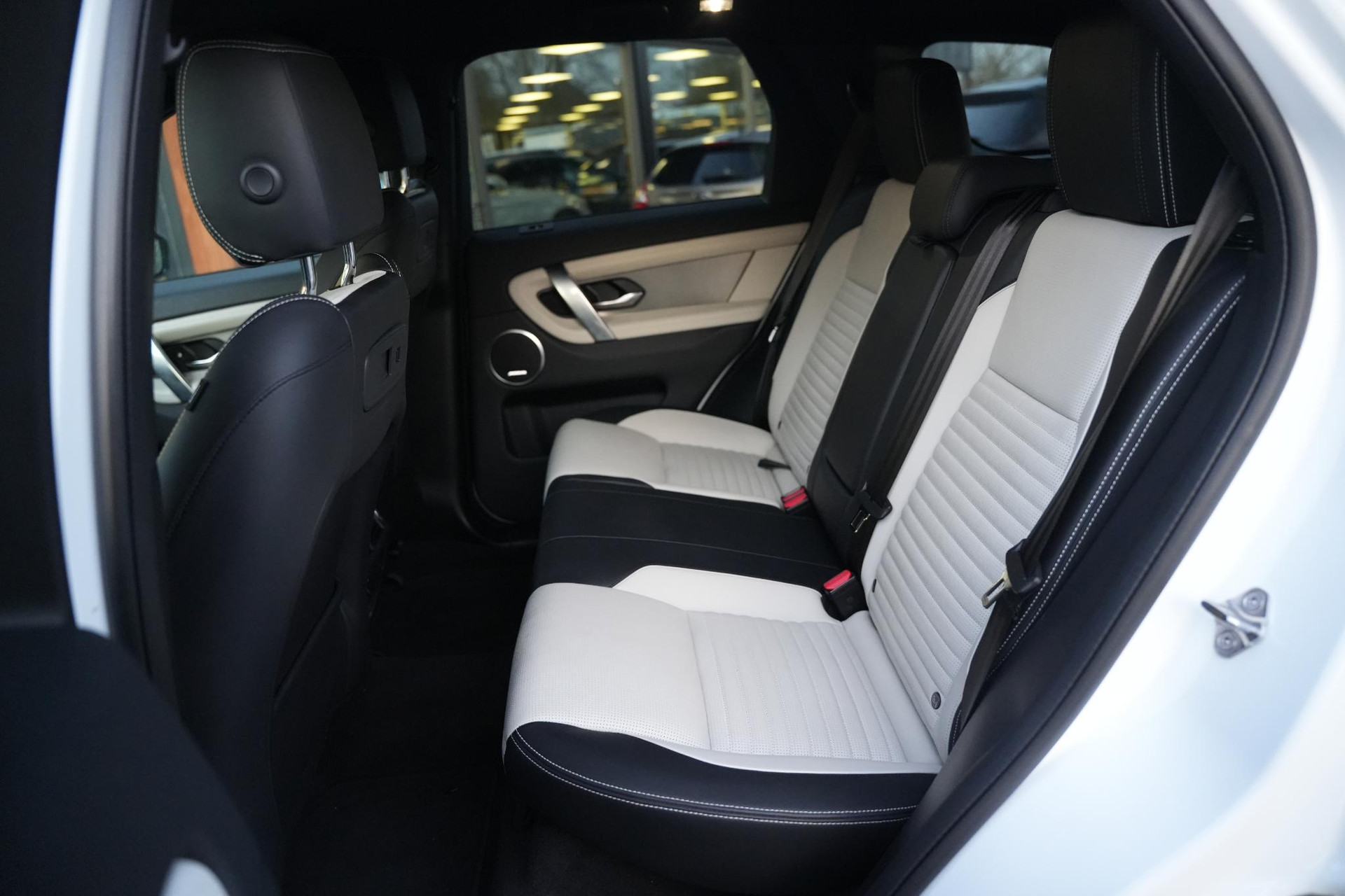 Land Rover Discovery Sport 1.5 P300e PHEV Dynamic SE 2023  15