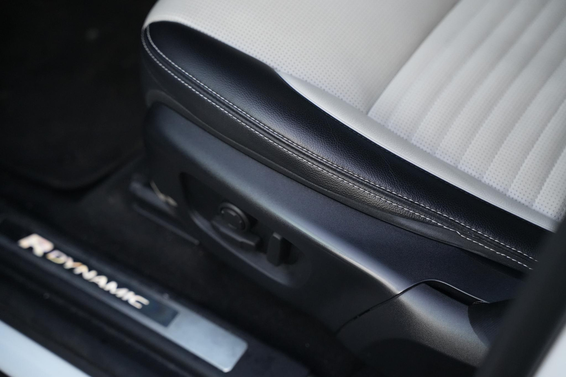 Land Rover Discovery Sport 1.5 P300e PHEV Dynamic SE 2023  18