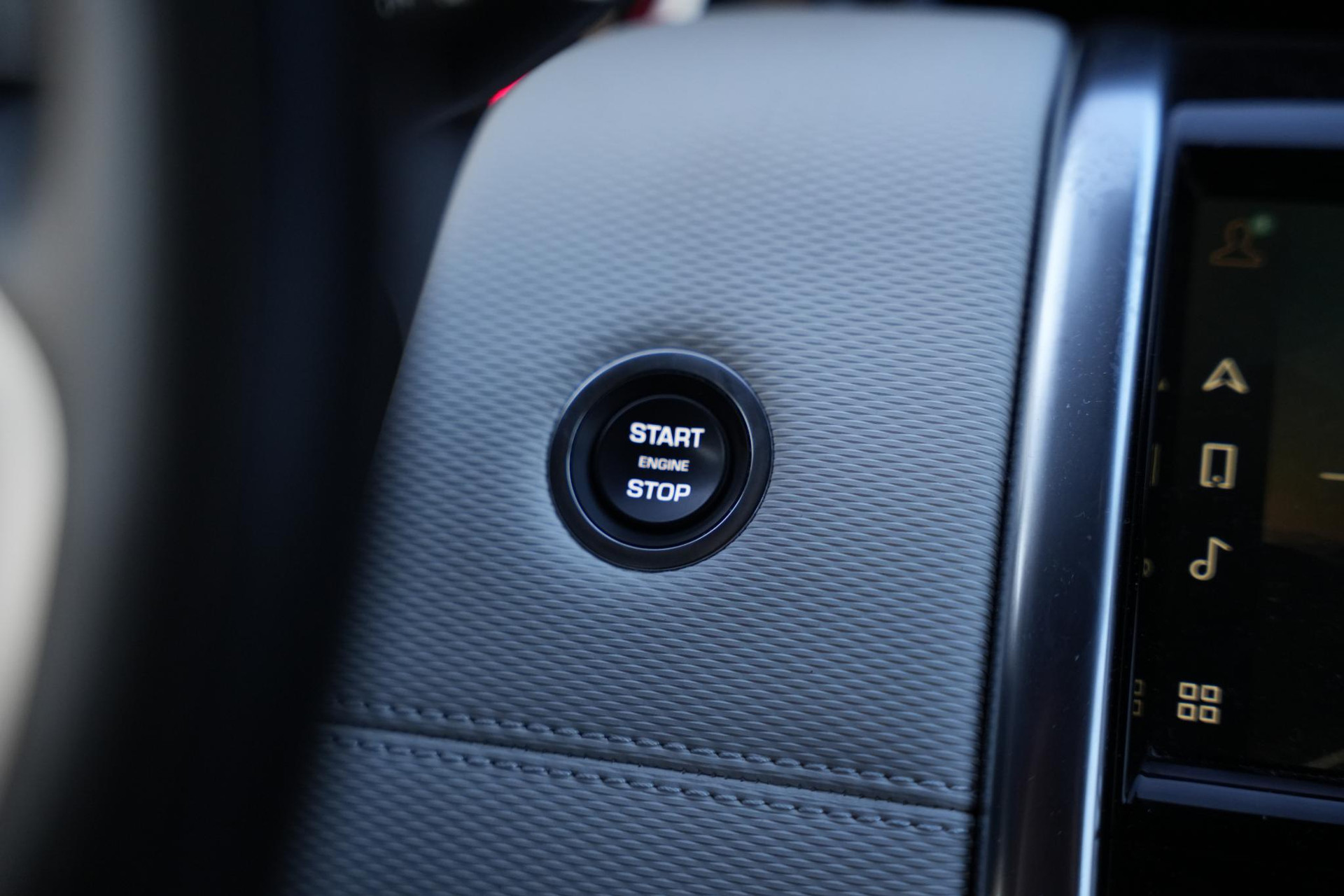 Land Rover Discovery Sport 1.5 P300e PHEV Dynamic SE 2023  33