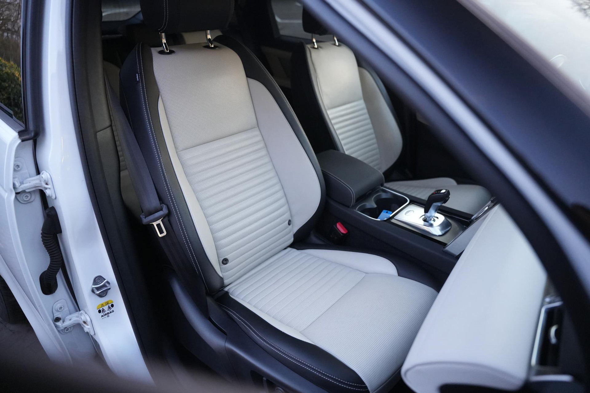 Land Rover Discovery Sport 1.5 P300e PHEV Dynamic SE 2023  6