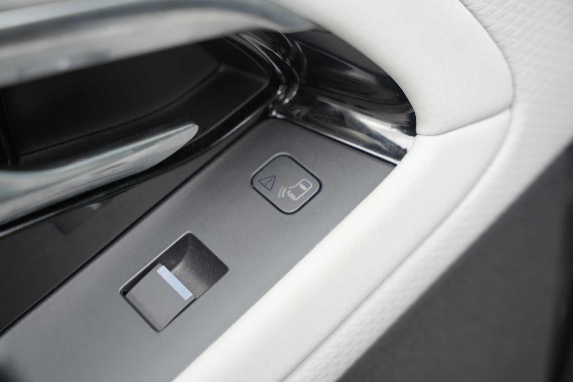 Land Rover Range Rover Evoque 2.0 P200 AWD R-Dynamic S 2020 Eiger grey-JBC2409 (1DF) 16