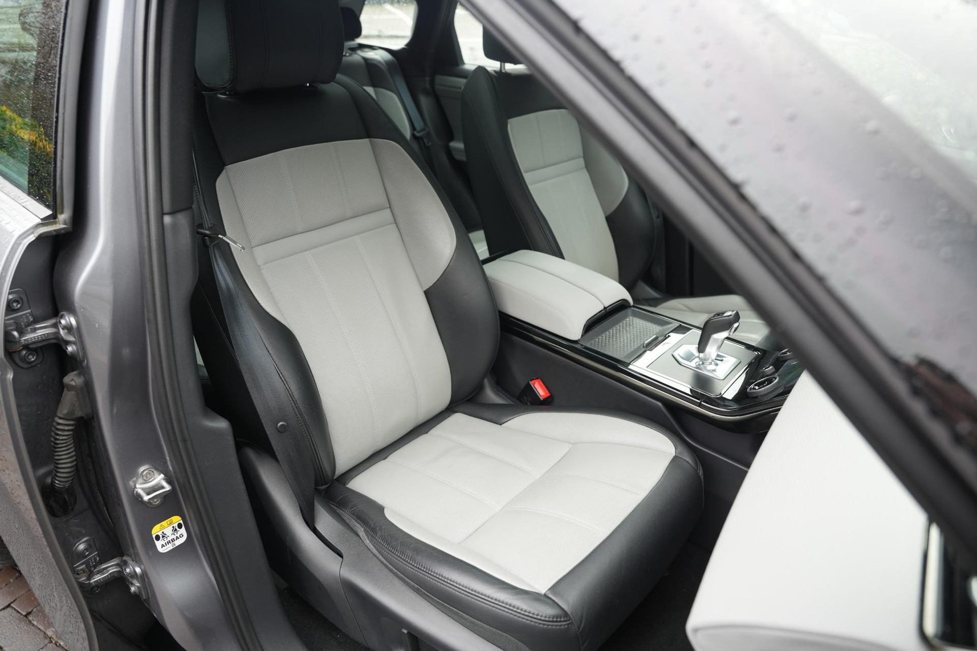 Land Rover Range Rover Evoque 2.0 P200 AWD R-Dynamic S 2020 Eiger grey-JBC2409 (1DF) 24