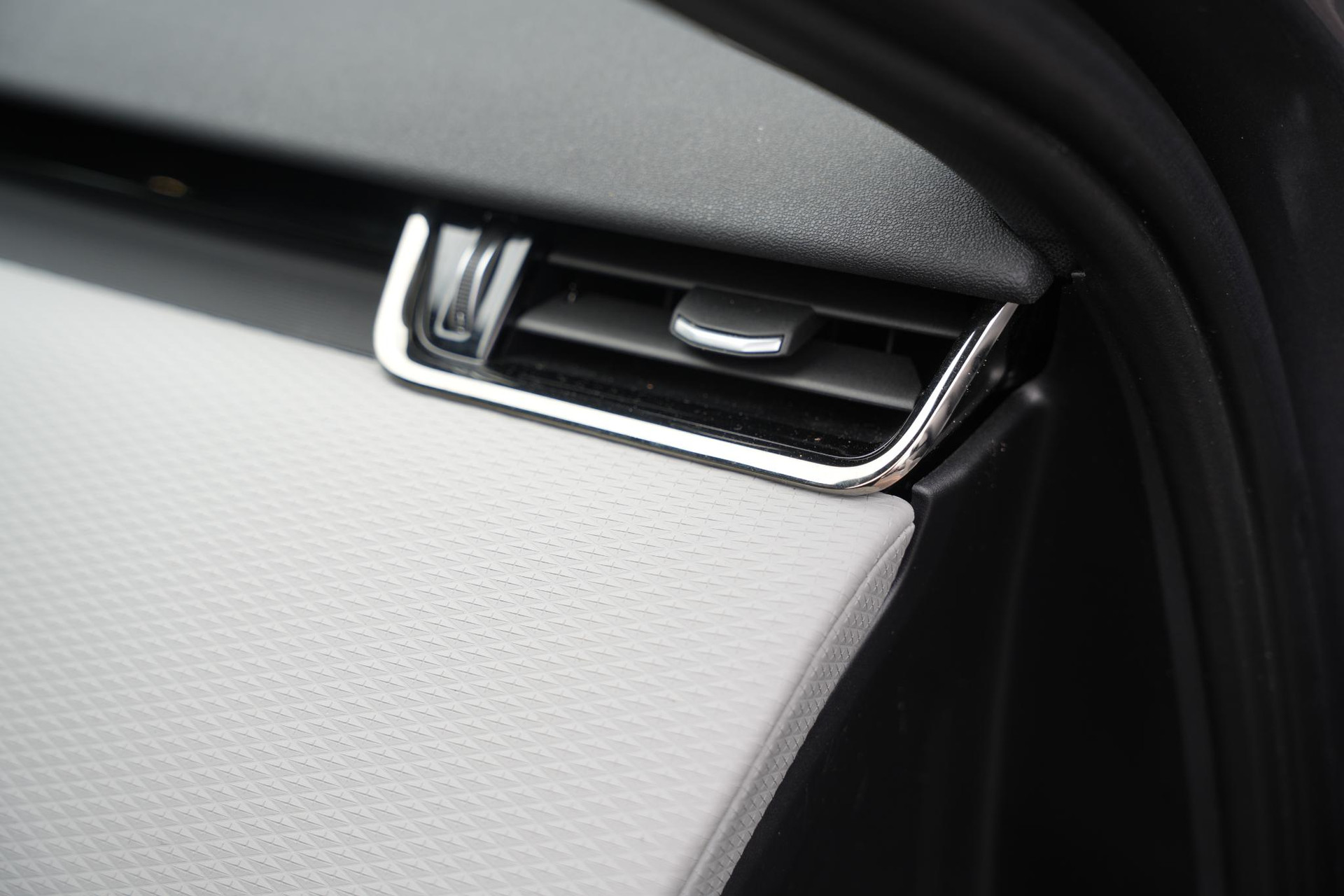 Land Rover Range Rover Evoque 2.0 P200 AWD R-Dynamic S 2020 Eiger grey-JBC2409 (1DF) 28