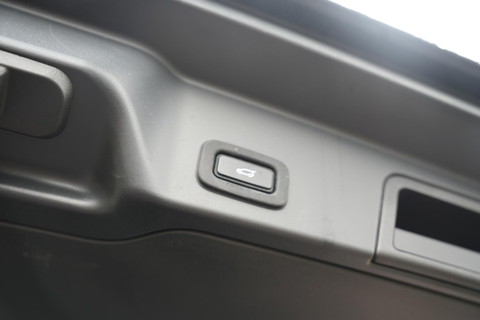 Land Rover Range Rover Evoque 2.0 P200 AWD R-Dynamic S 2020 Eiger grey-JBC2409 (1DF) 32