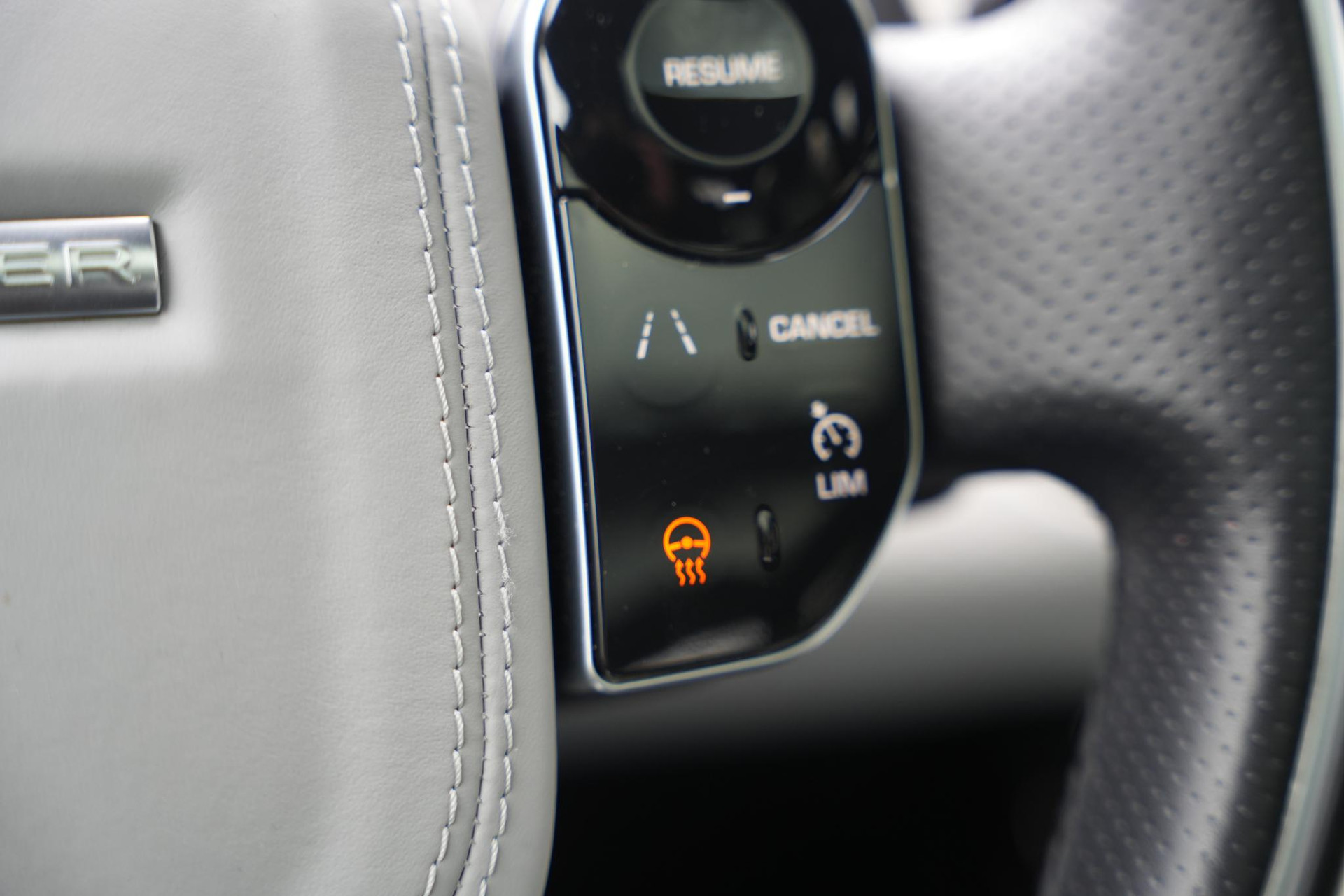 Land Rover Range Rover Evoque 2.0 P200 AWD R-Dynamic S 2020 Eiger grey-JBC2409 (1DF) 37