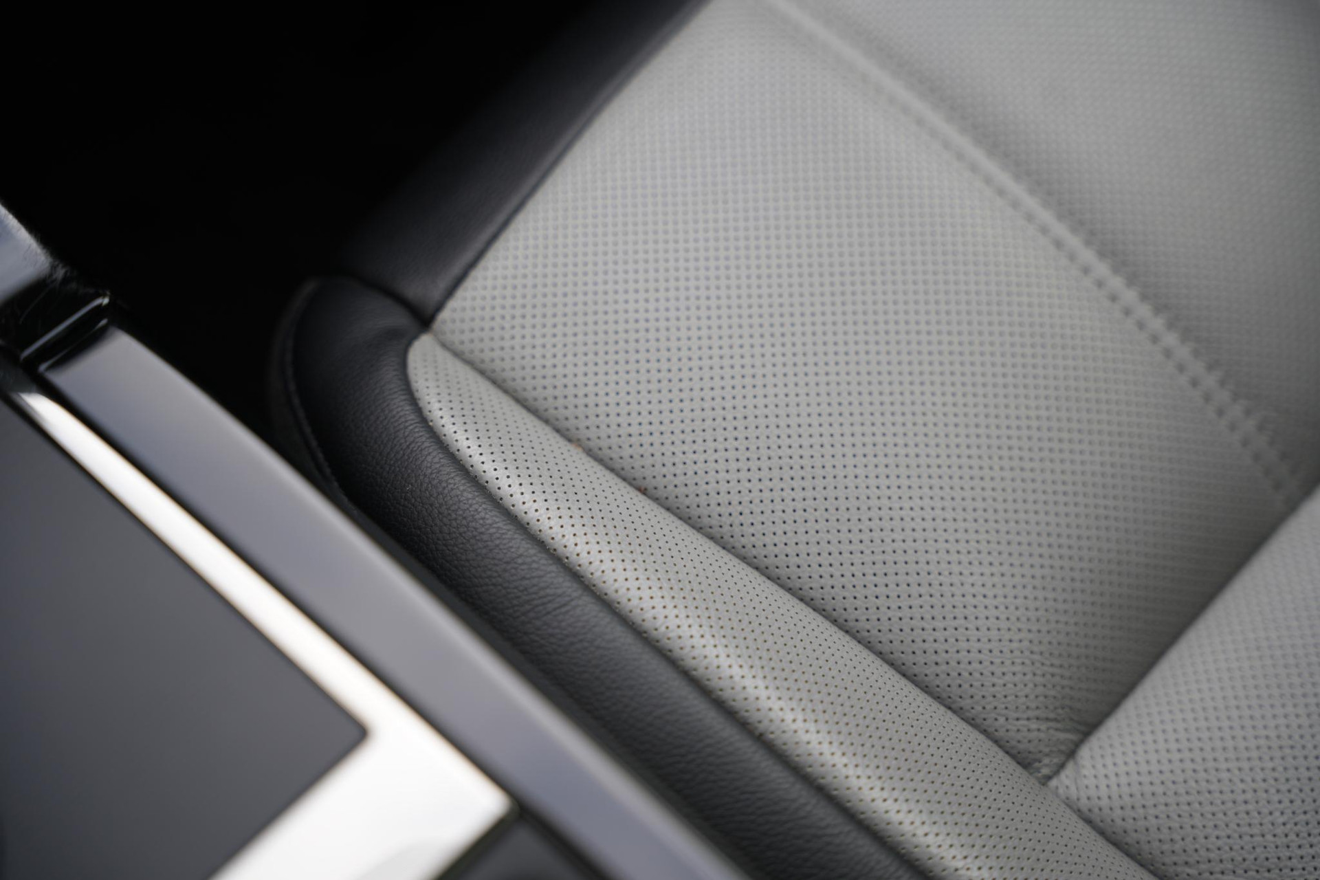 Land Rover Range Rover Evoque 2.0 P200 AWD R-Dynamic S 2020 Eiger grey-JBC2409 (1DF) 43