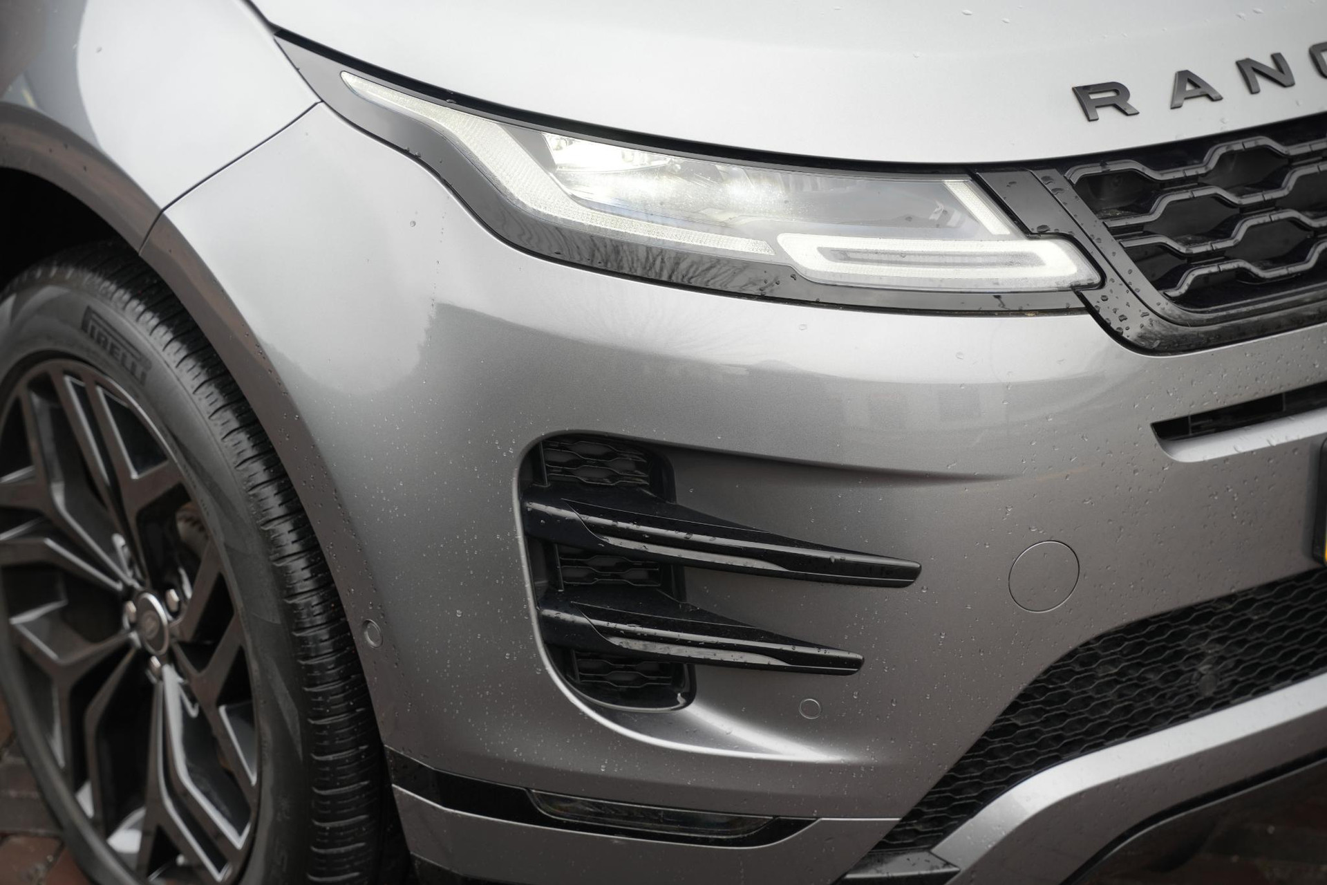 Land Rover Range Rover Evoque 2.0 P200 AWD R-Dynamic S 2020 Eiger grey-JBC2409 (1DF) 7