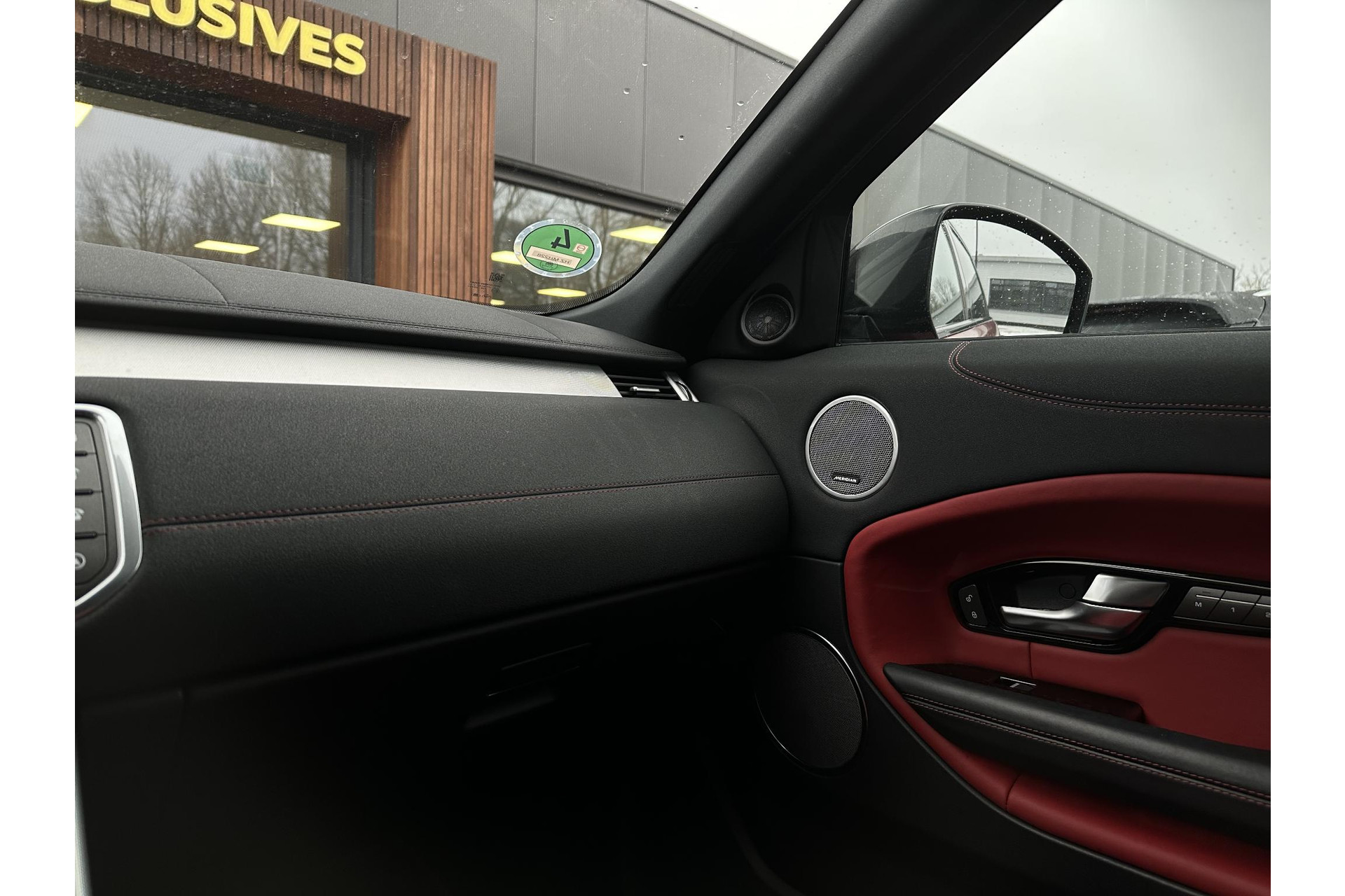 Land Rover Range Rover Evoque 2.0 Si4 SE Dynamic 2016 Exterior Paint - Firenze (1AF) 25