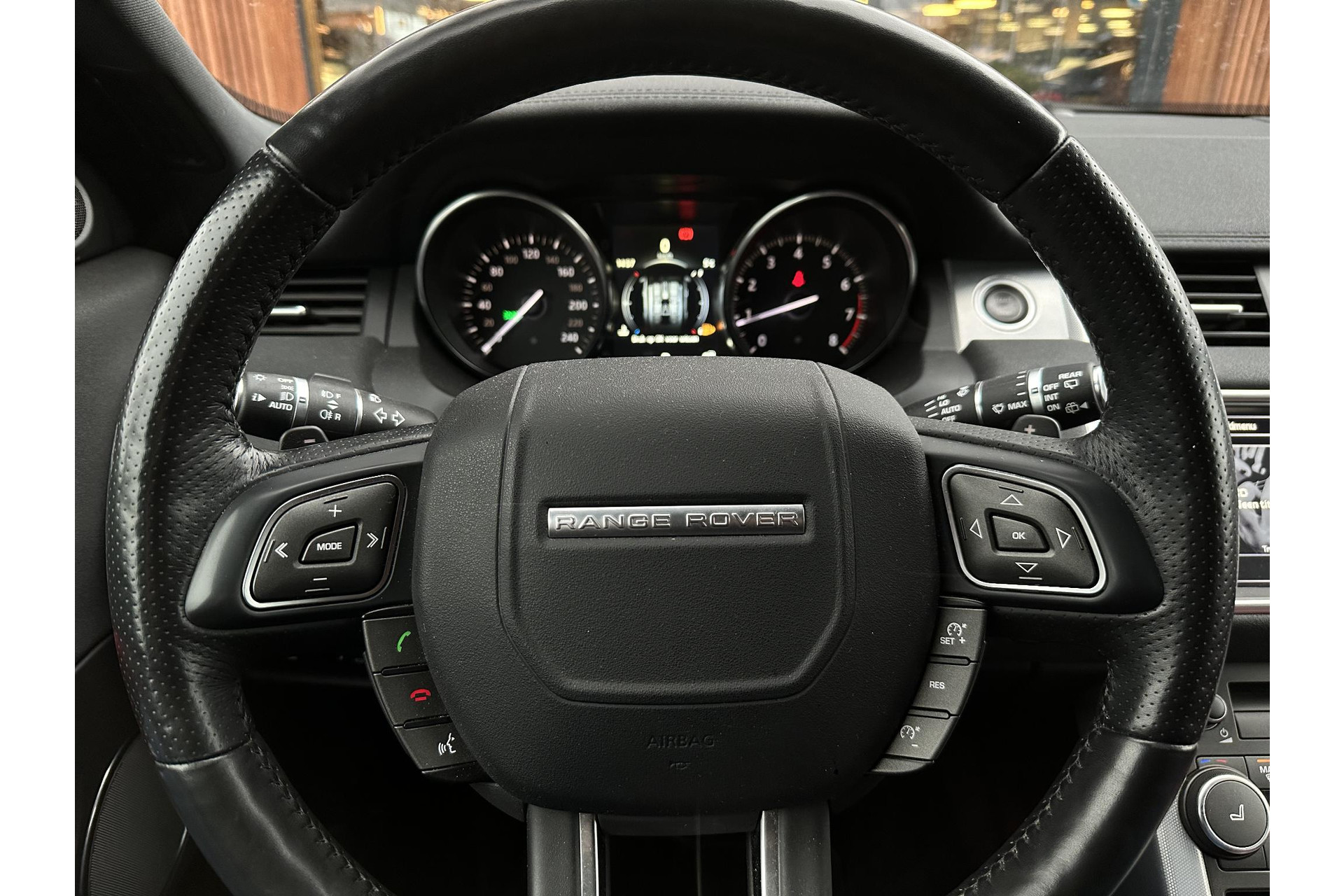 Land Rover Range Rover Evoque 2.0 Si4 SE Dynamic 2016 Exterior Paint - Firenze (1AF) 33