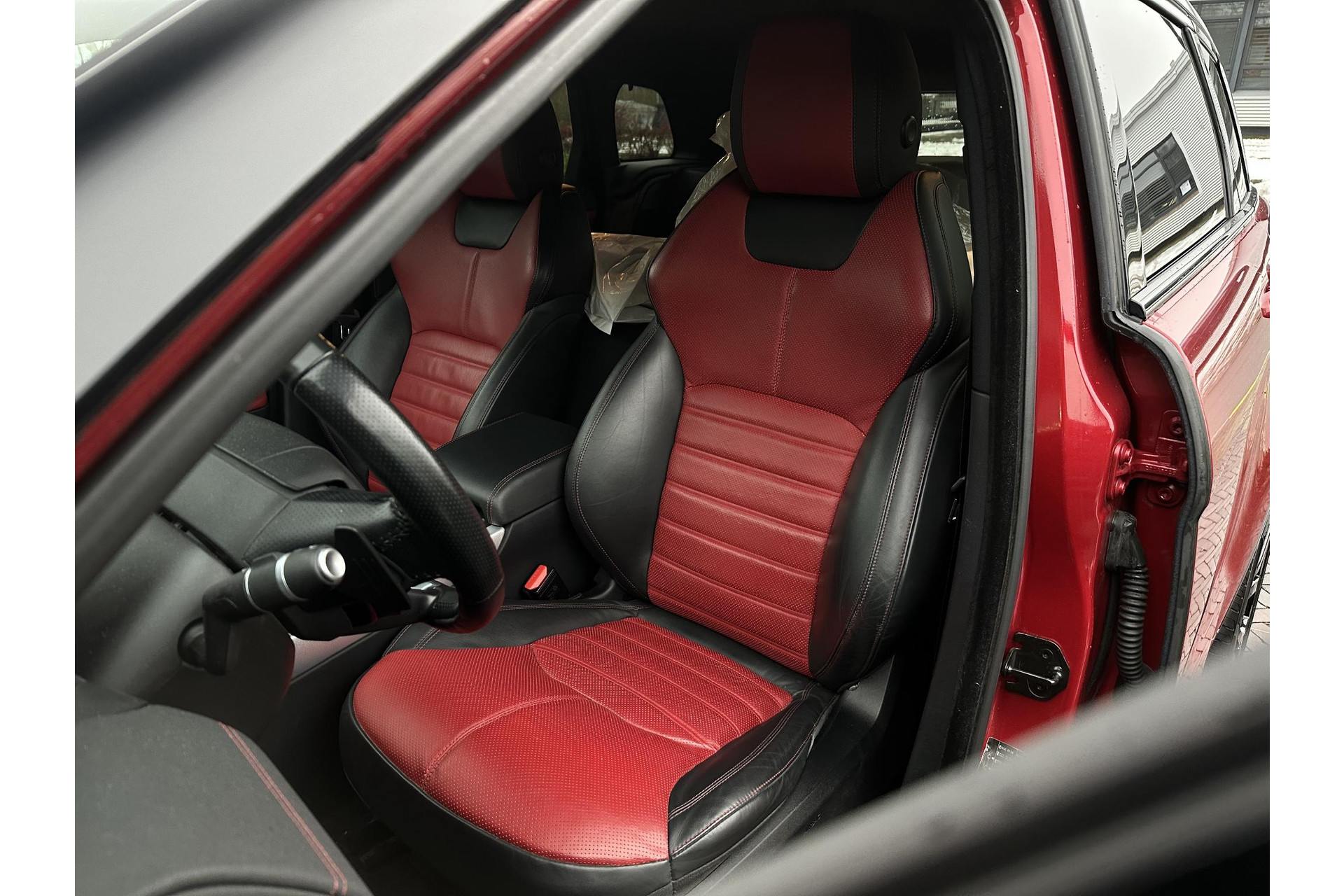 Land Rover Range Rover Evoque 2.0 Si4 SE Dynamic 2016 Exterior Paint - Firenze (1AF) 4