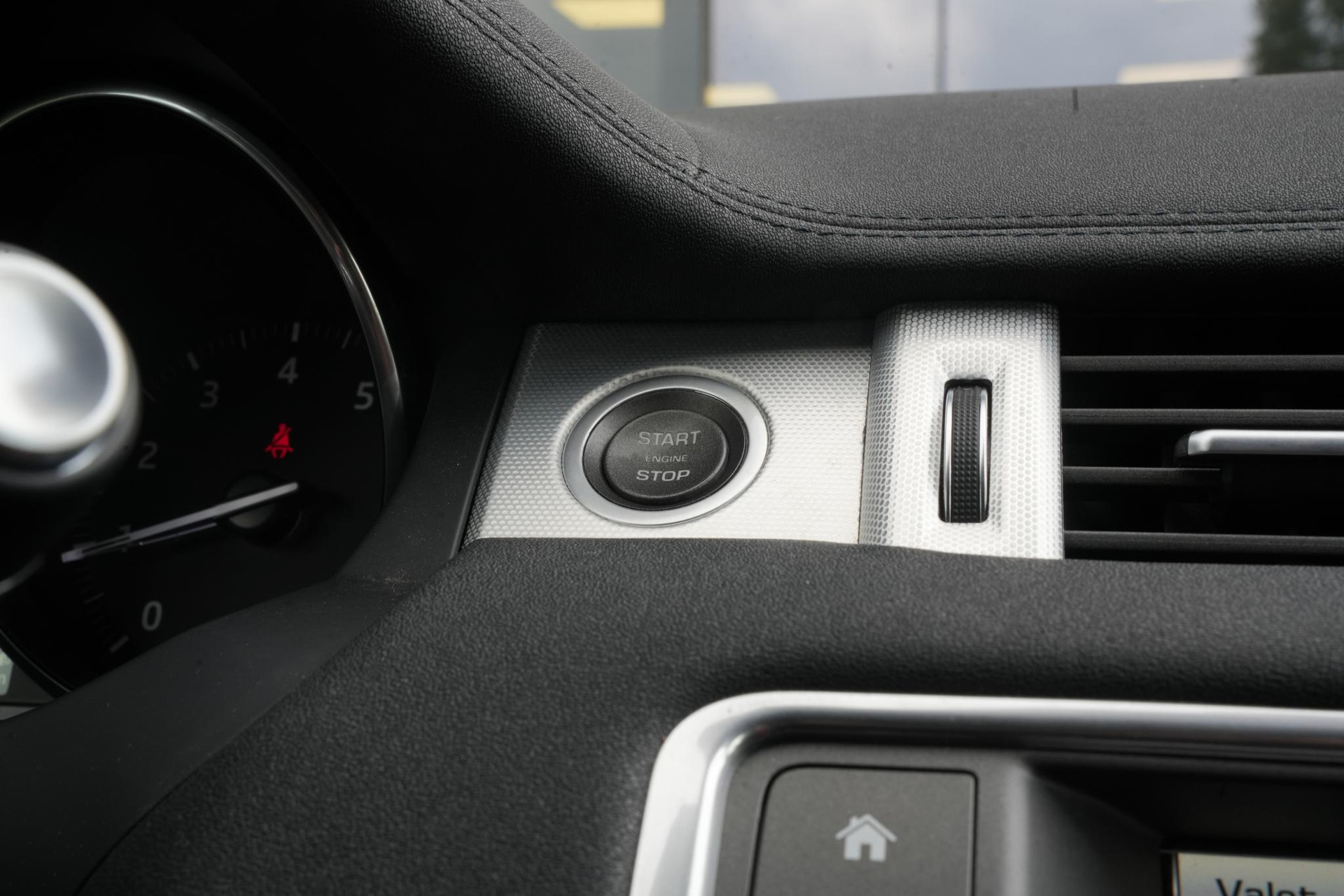 Land Rover Range Rover Evoque 2.0 Si4 SE Dynamic 2016 Exterior Paint - Firenze (1AF) 45