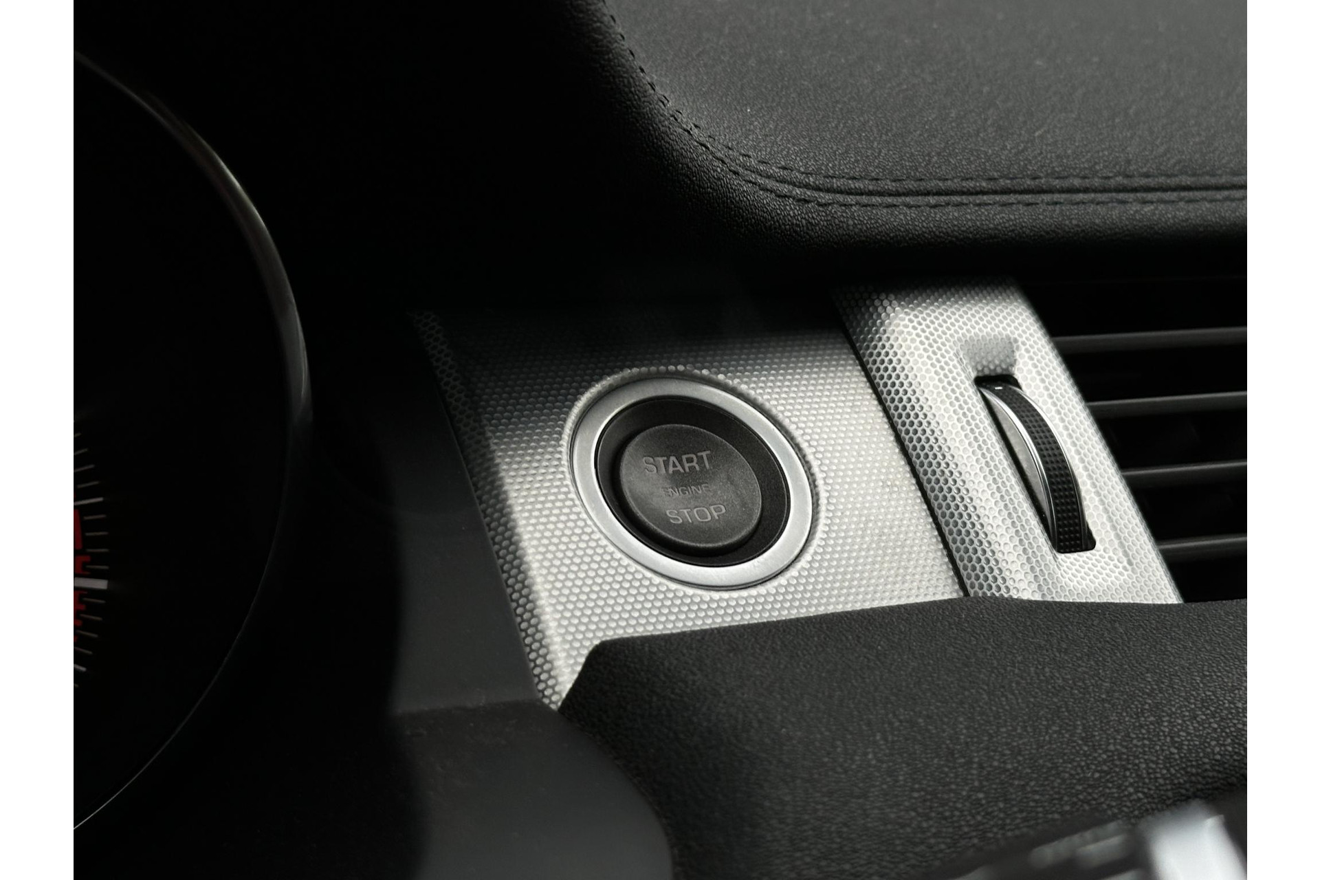 Land Rover Range Rover Evoque 2.0 Si4 SE Dynamic 2016 Exterior Paint - Firenze (1AF) 9