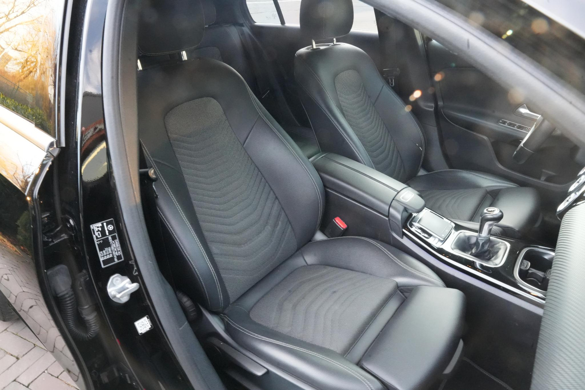 Mercedes-Benz A-Klasse 160 2019 NIGHT BLACK - STANDARD FINISH (696U) 10