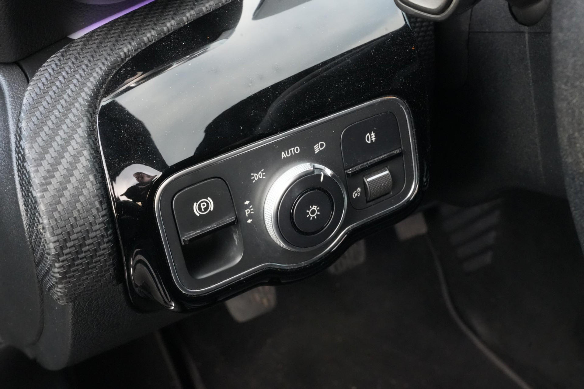 Mercedes-Benz A-Klasse 160 2019 NIGHT BLACK - STANDARD FINISH (696U) 16