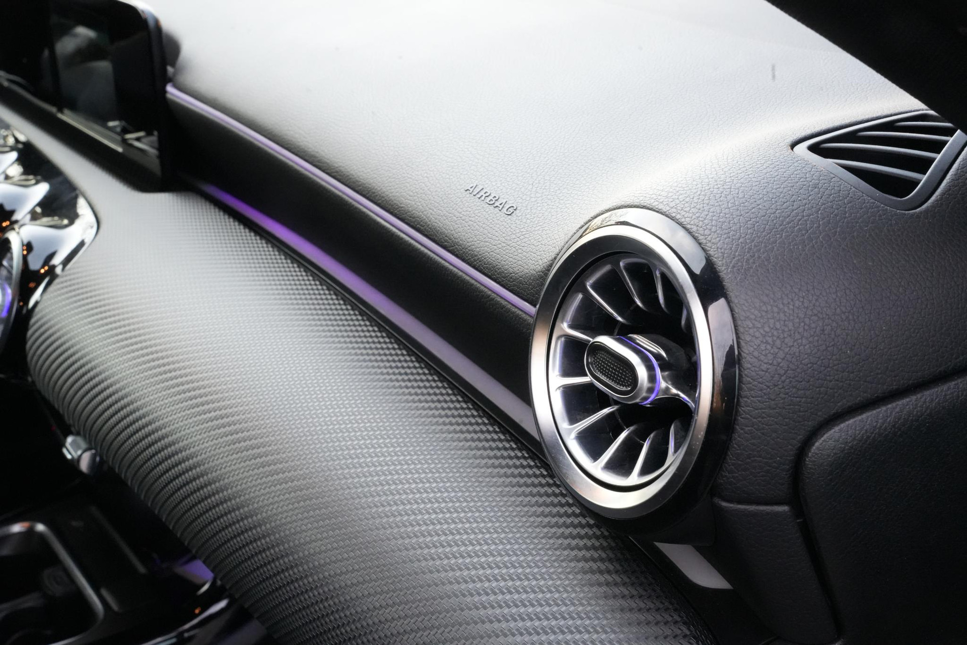 Mercedes-Benz A-Klasse 160 2019 NIGHT BLACK - STANDARD FINISH (696U) 19