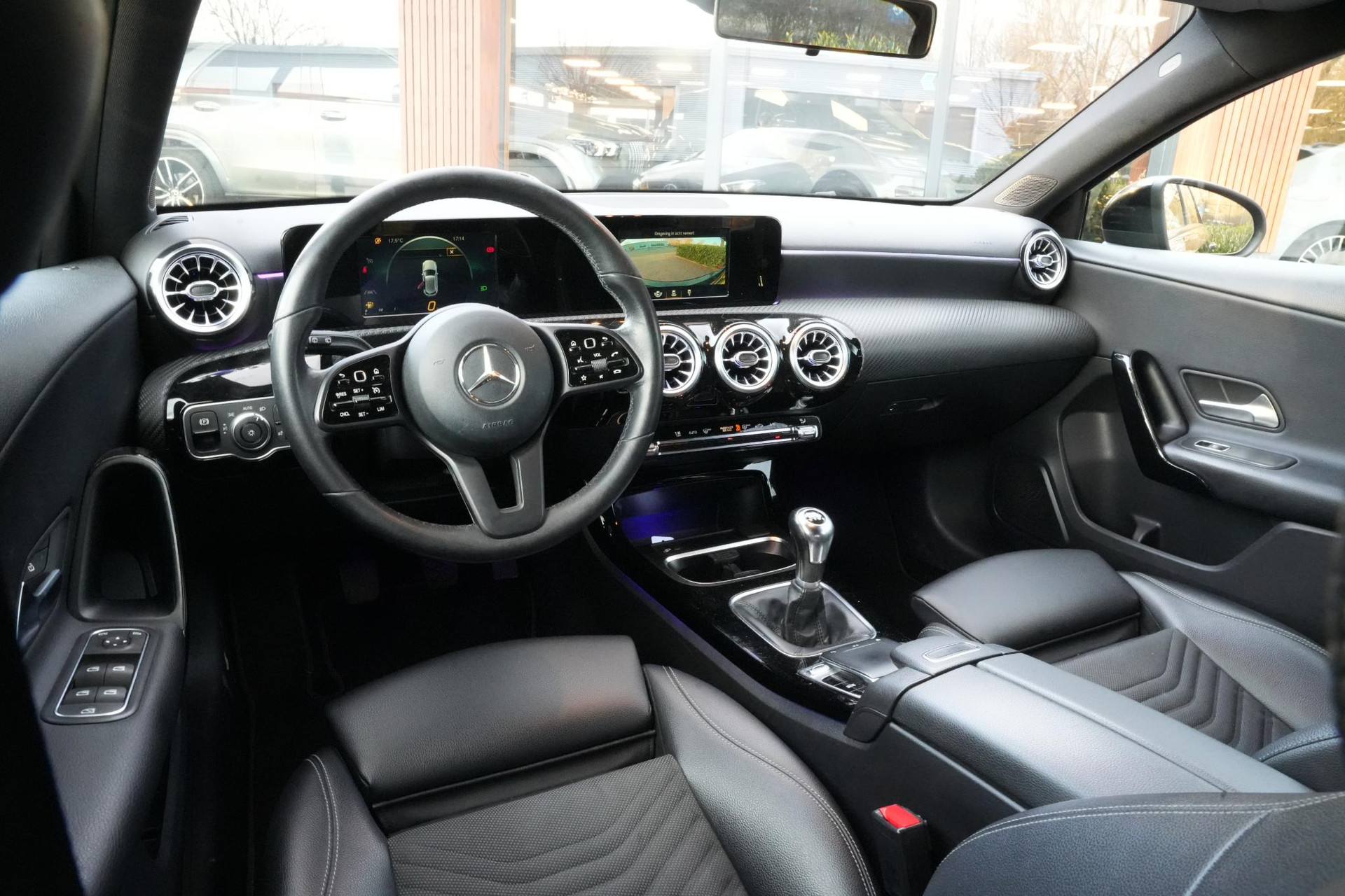 Mercedes-Benz A-Klasse 160 2019 NIGHT BLACK - STANDARD FINISH (696U) 2