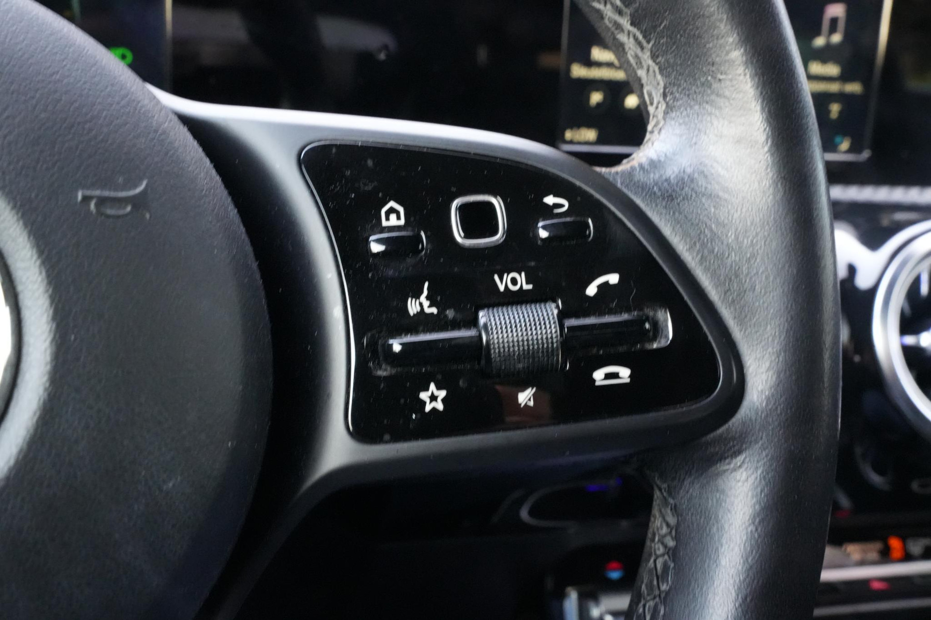 Mercedes-Benz A-Klasse 160 2019 NIGHT BLACK - STANDARD FINISH (696U) 25