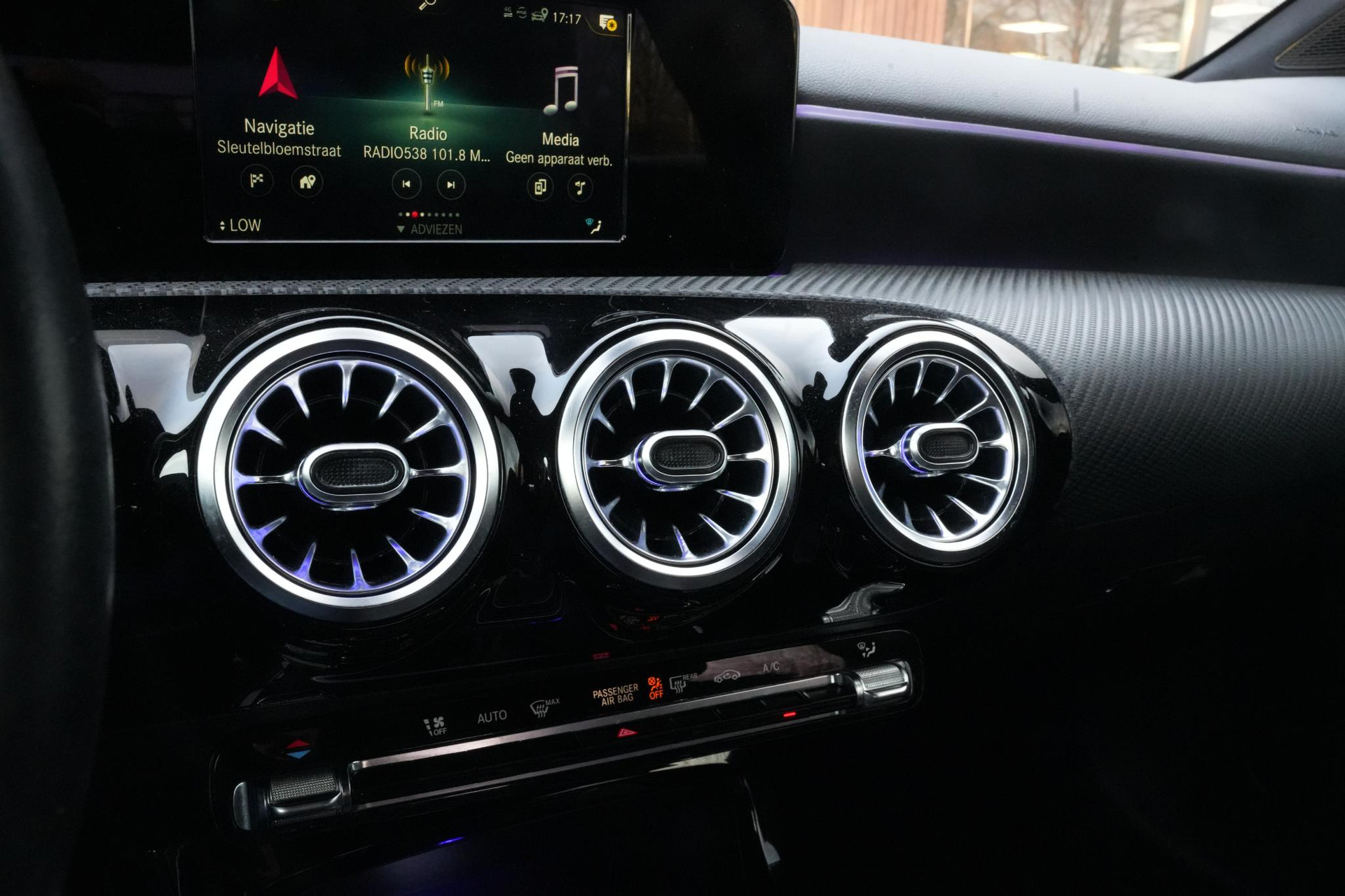 Mercedes-Benz A-Klasse 160 2019 NIGHT BLACK - STANDARD FINISH (696U) 27