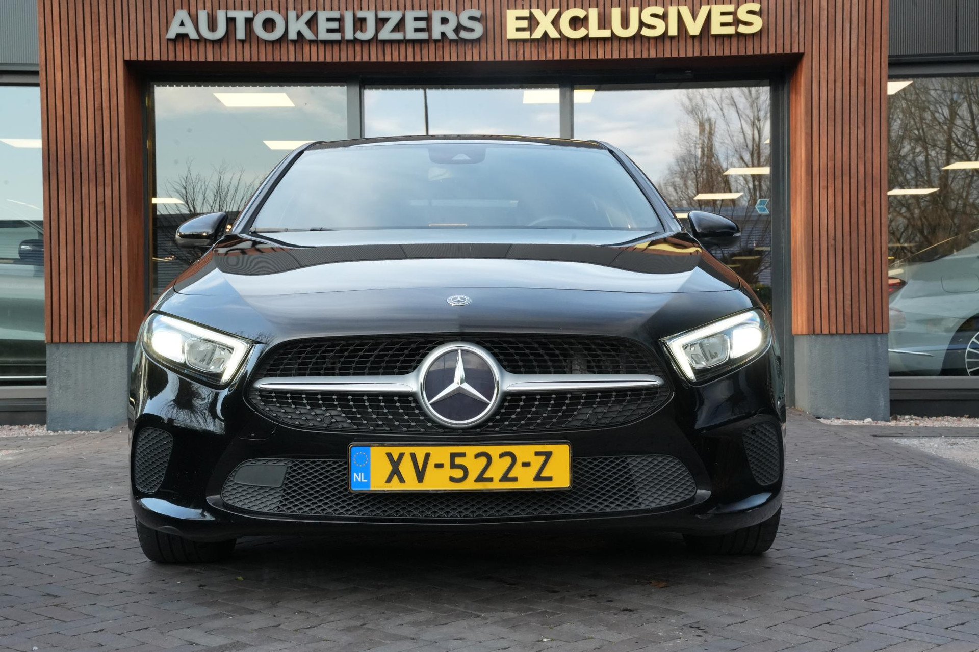 Mercedes-Benz A-Klasse 160 2019 NIGHT BLACK - STANDARD FINISH (696U) 3