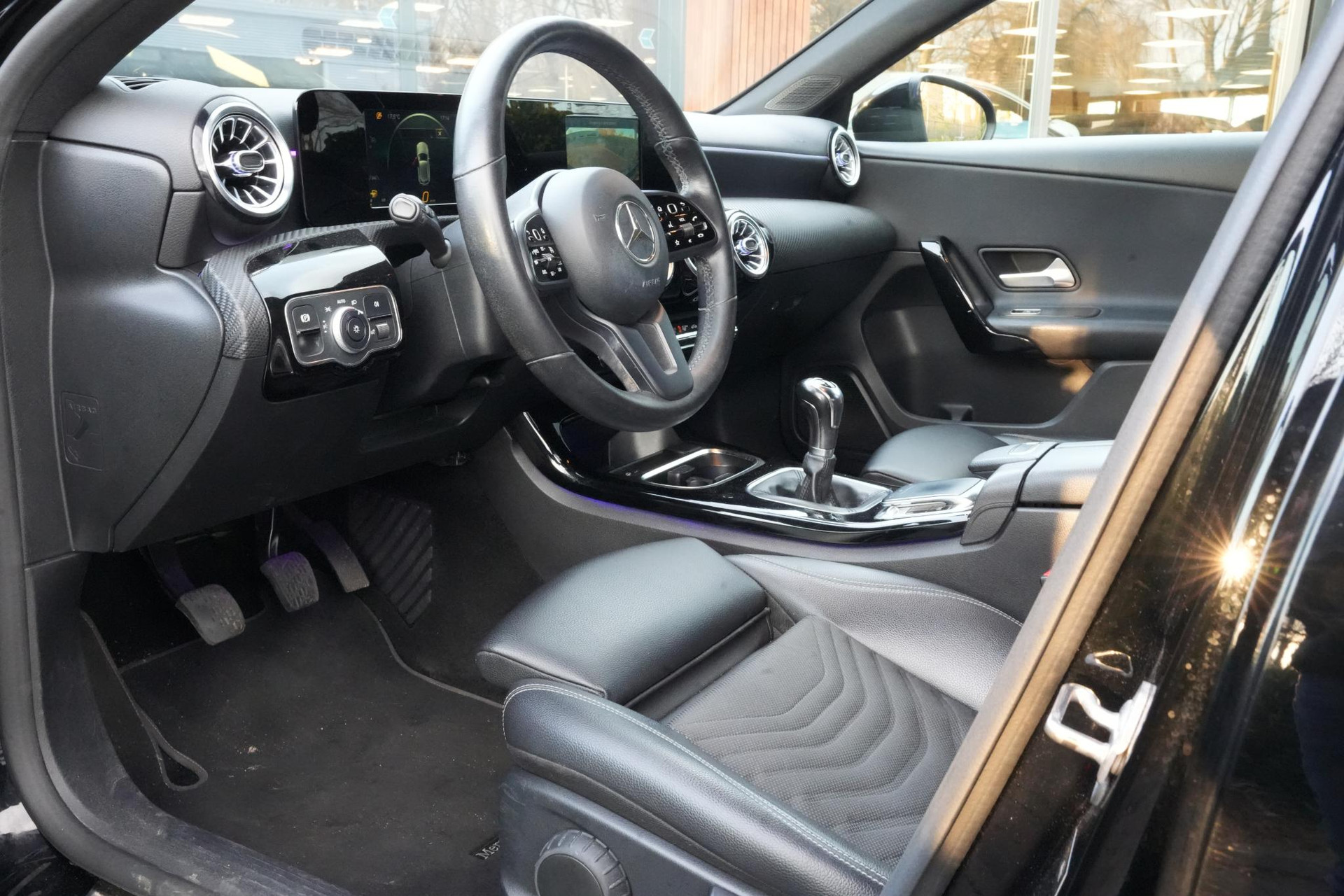 Mercedes-Benz A-Klasse 160 2019 NIGHT BLACK - STANDARD FINISH (696U) 6