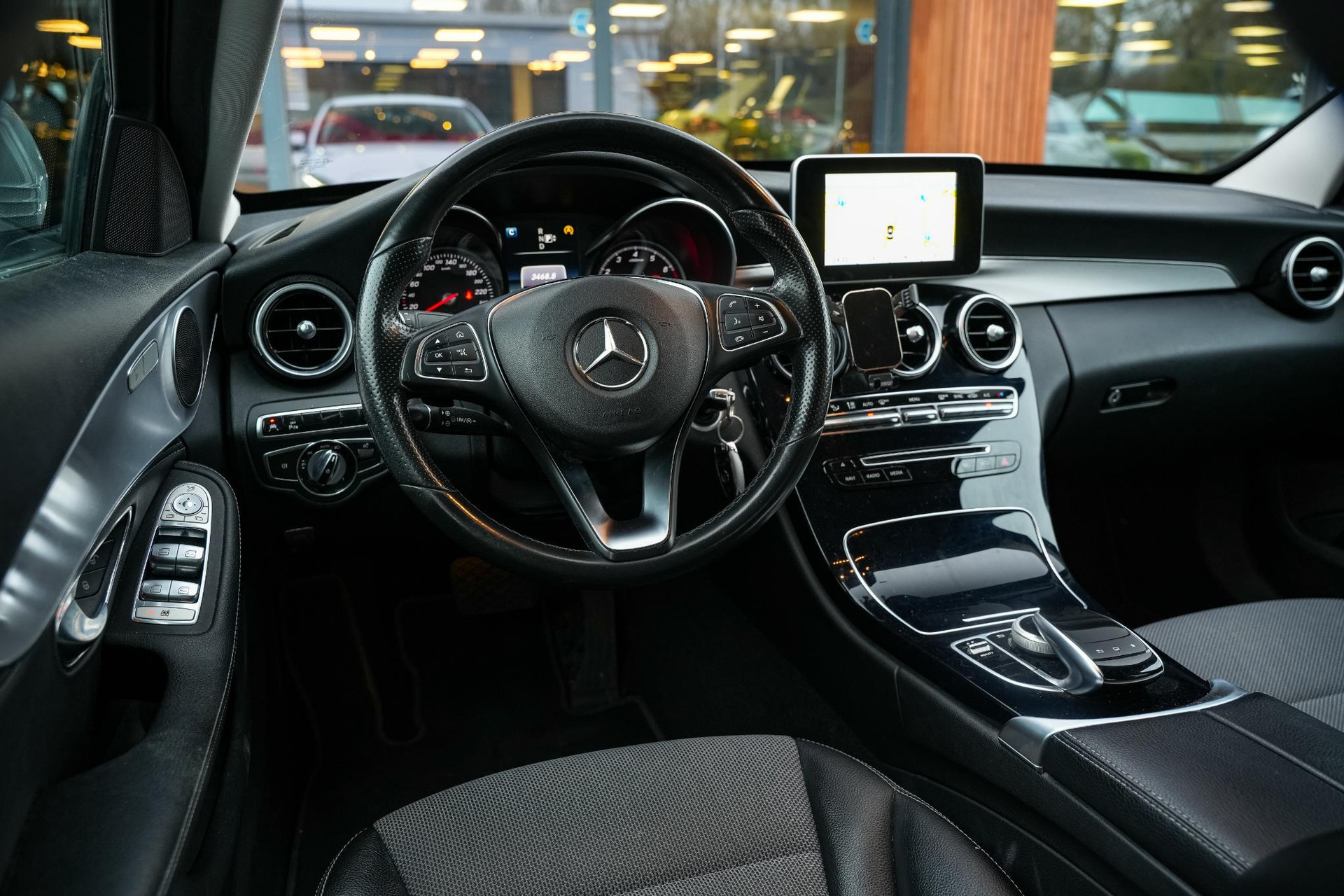 Mercedes-Benz C-Klasse 180 Prestige Edition C 2014 IRIDIUM SILVER - METALLIC FINISH (775U) 10