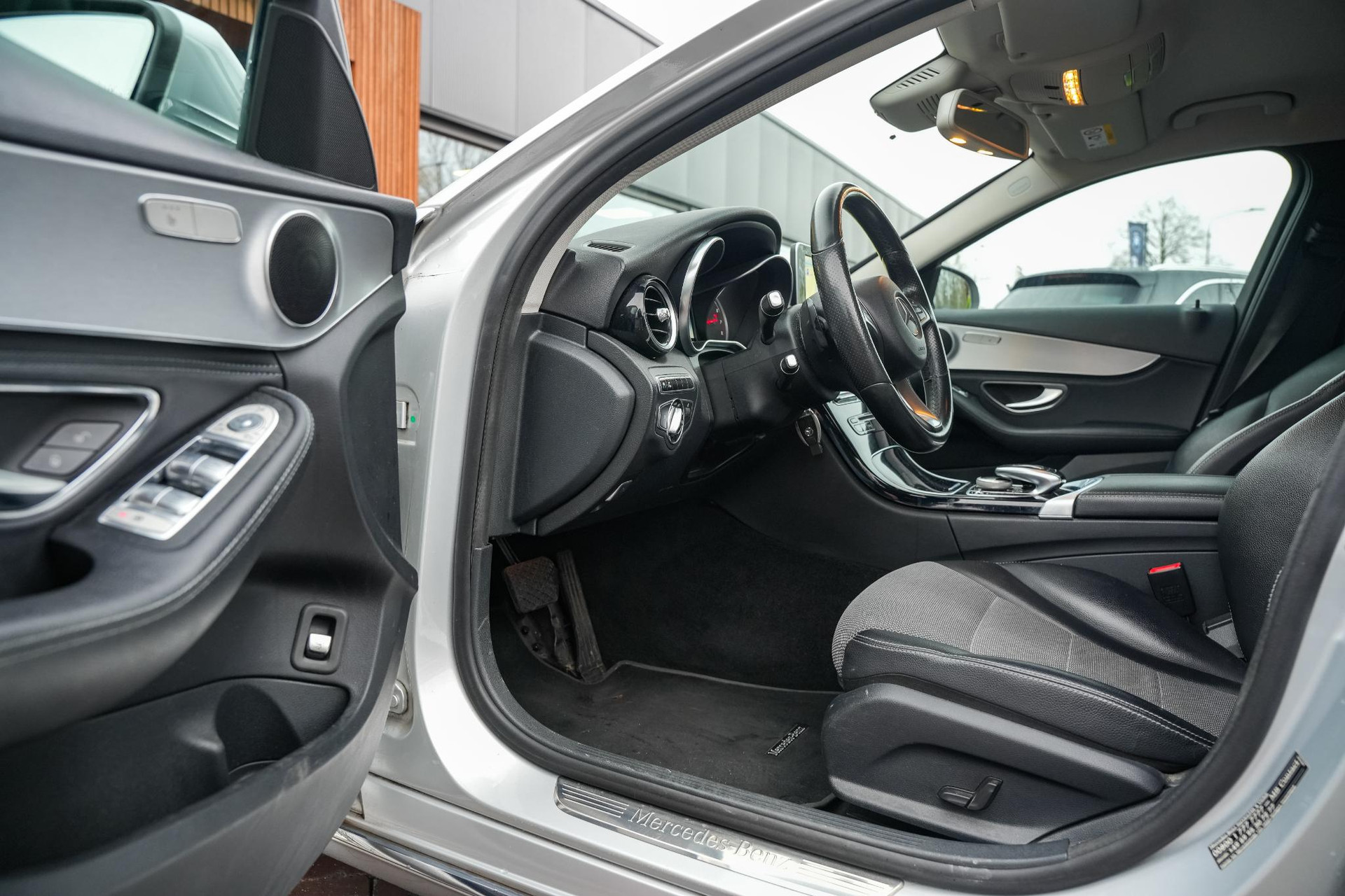 Mercedes-Benz C-Klasse 180 Prestige Edition C 2014 IRIDIUM SILVER - METALLIC FINISH (775U) 11