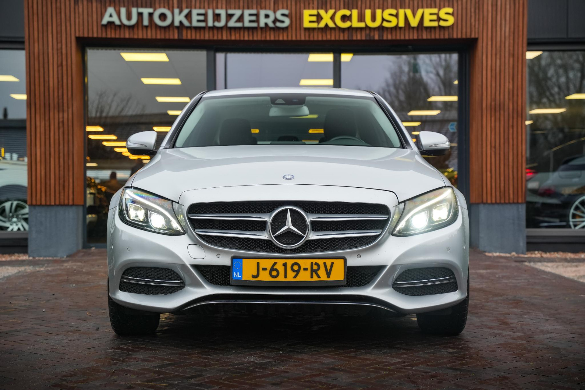 Mercedes-Benz C-Klasse 180 Prestige Edition C 2014 IRIDIUM SILVER - METALLIC FINISH (775U) 2