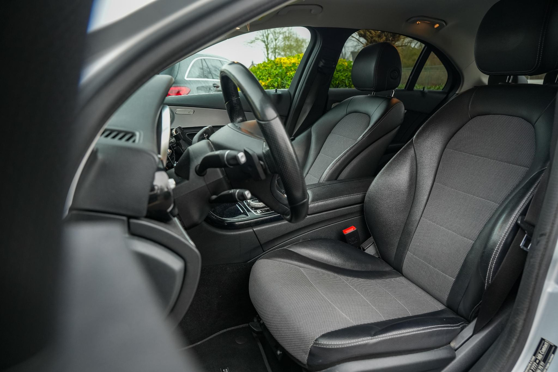 Mercedes-Benz C-Klasse 180 Prestige Edition C 2014 IRIDIUM SILVER - METALLIC FINISH (775U) 22