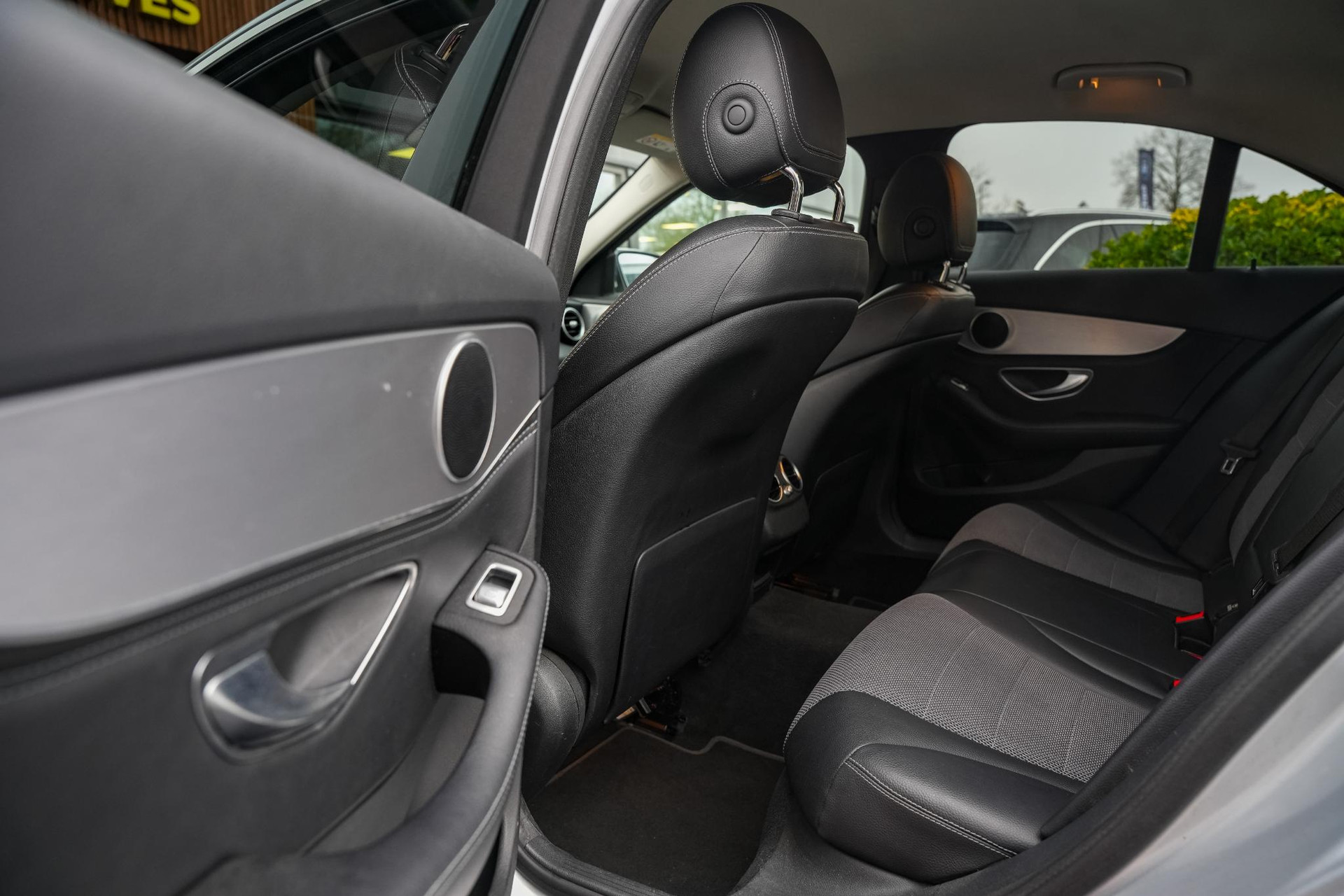 Mercedes-Benz C-Klasse 180 Prestige Edition C 2014 IRIDIUM SILVER - METALLIC FINISH (775U) 24