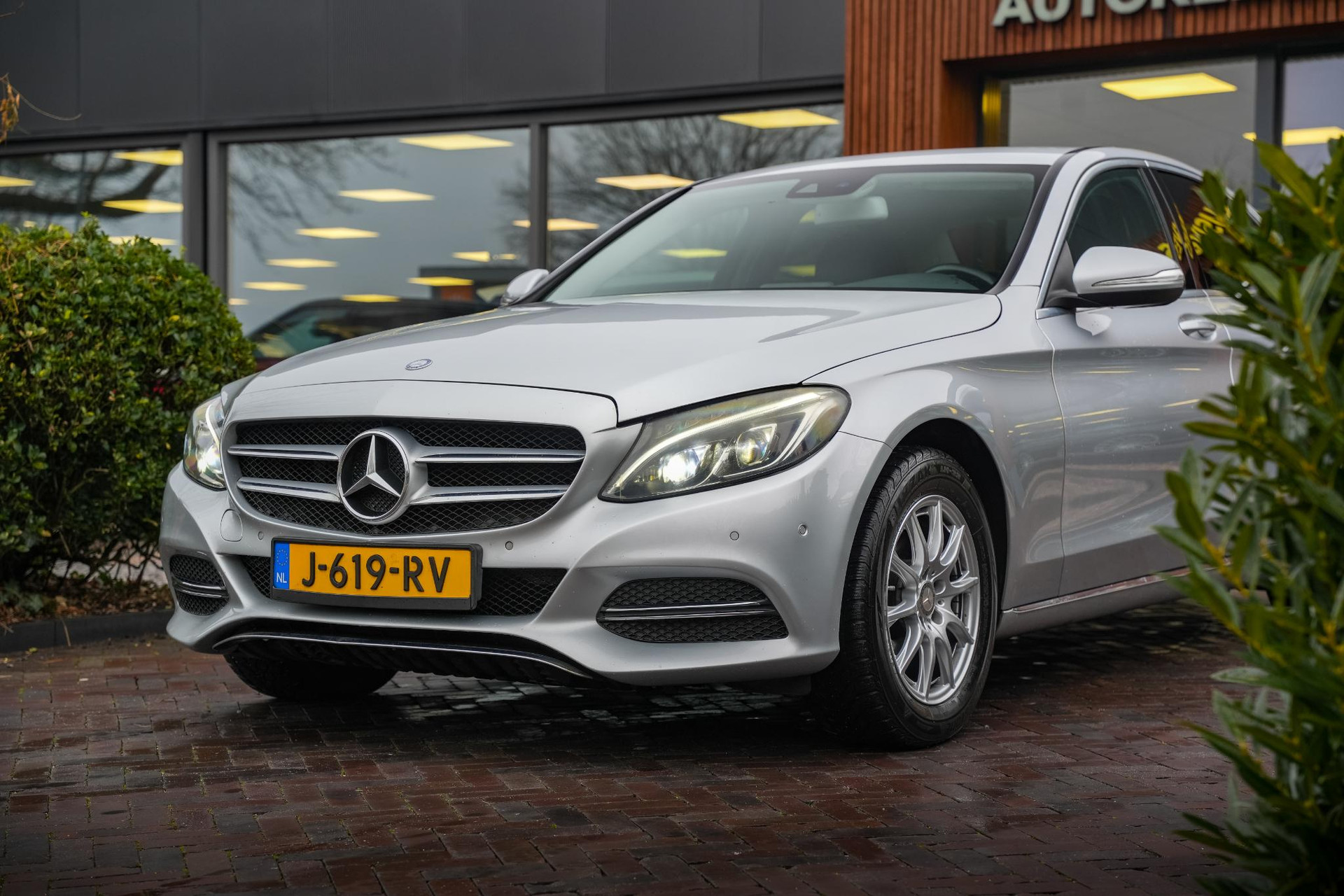 Mercedes-Benz C-Klasse 180 Prestige Edition C 2014 IRIDIUM SILVER - METALLIC FINISH (775U) 3