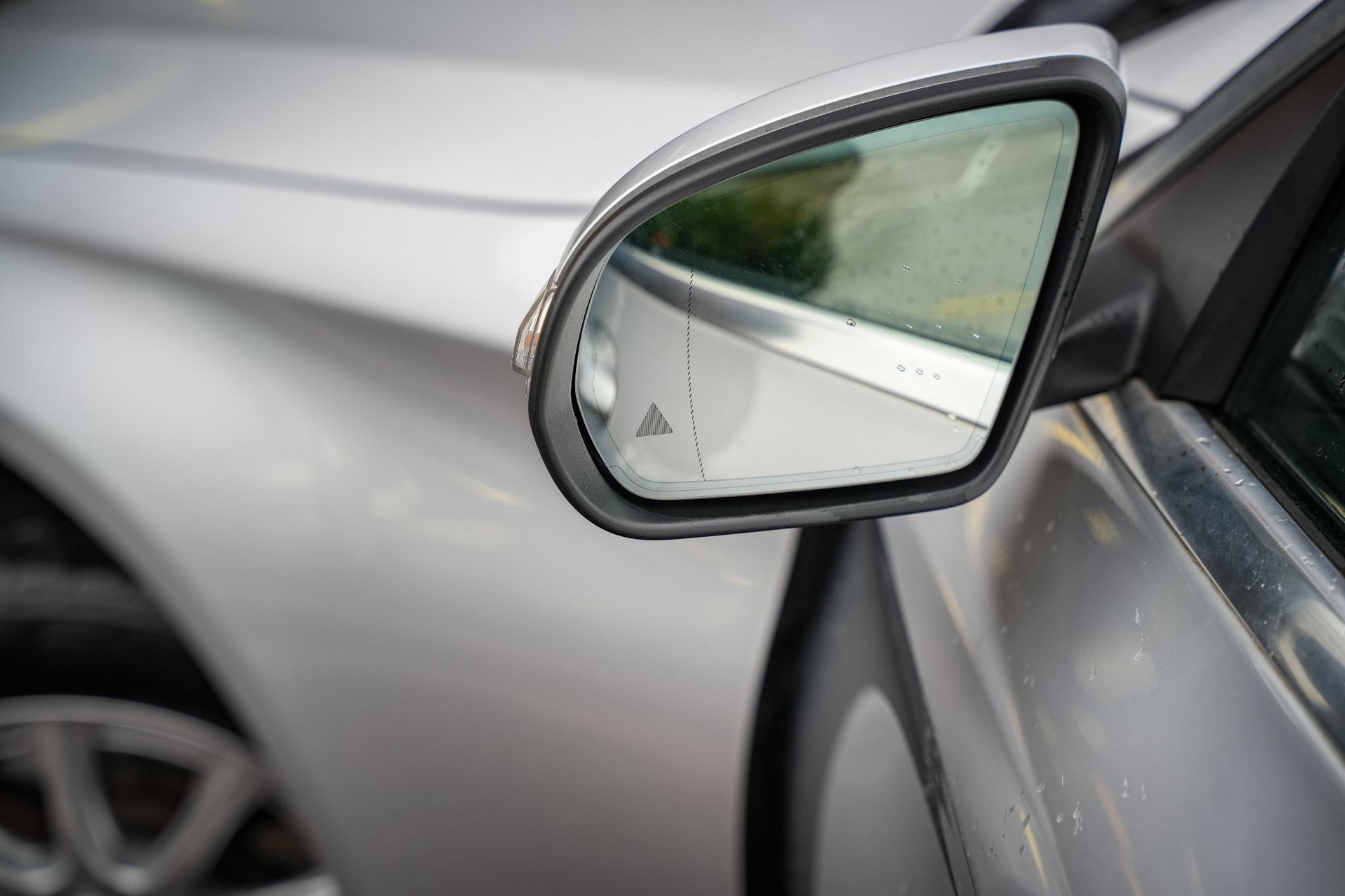 Mercedes-Benz C-Klasse 180 Prestige Edition C 2014 IRIDIUM SILVER - METALLIC FINISH (775U) 30