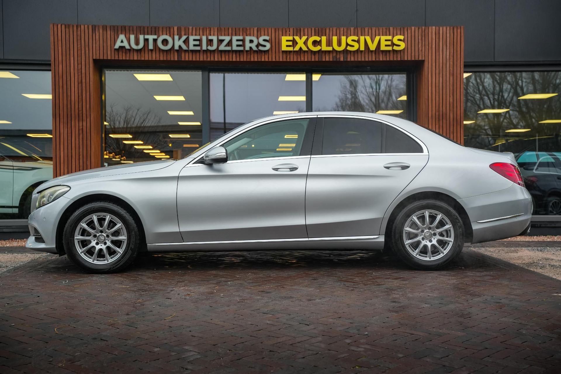 Mercedes-Benz C-Klasse 180 Prestige Edition C 2014 IRIDIUM SILVER - METALLIC FINISH (775U) 4